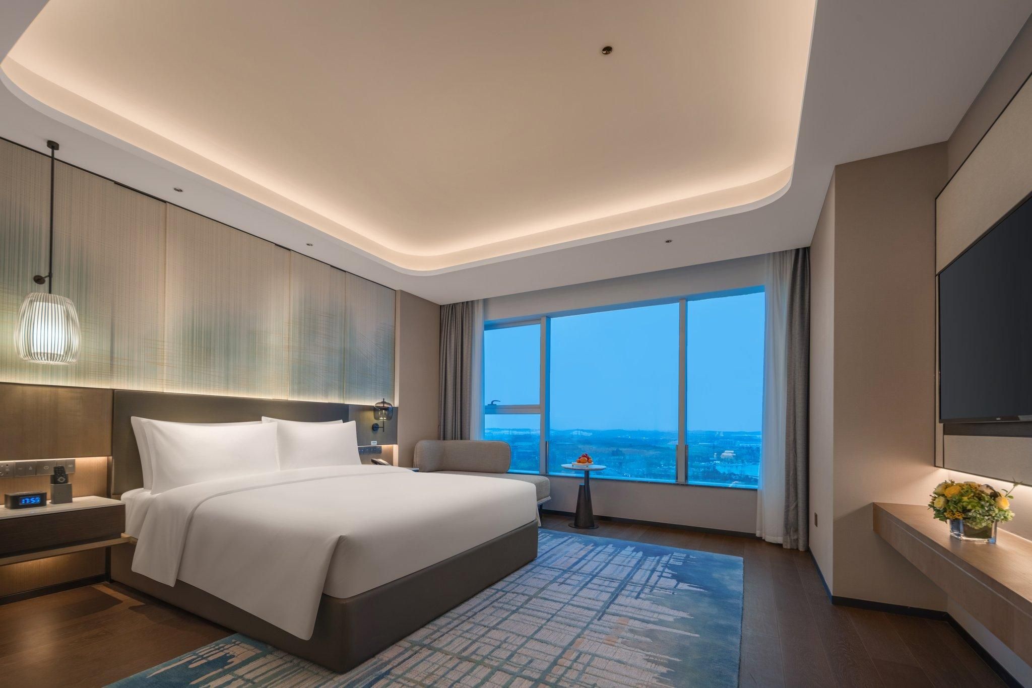 1 Bedroom Suite Meeting Area