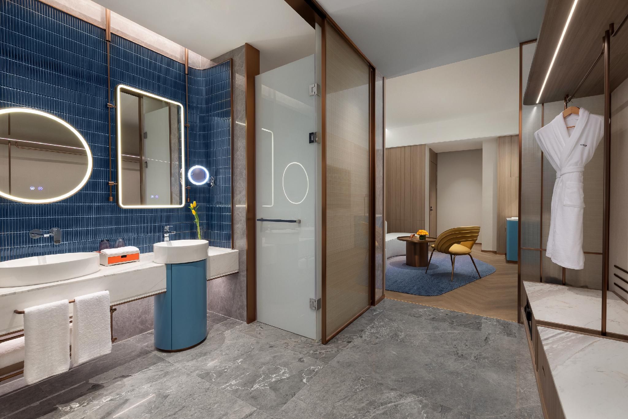 2 Queen Suite