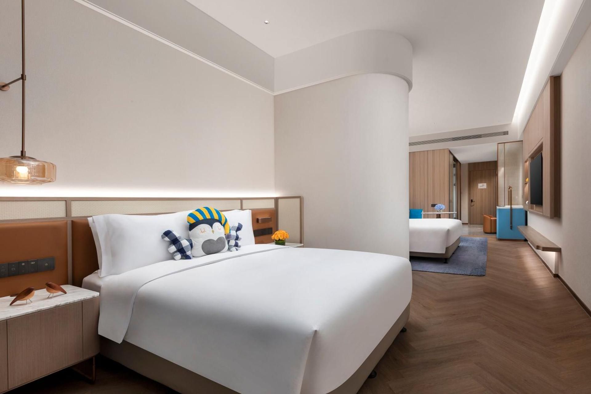 Grand King Room with King Bed and Queen Bed