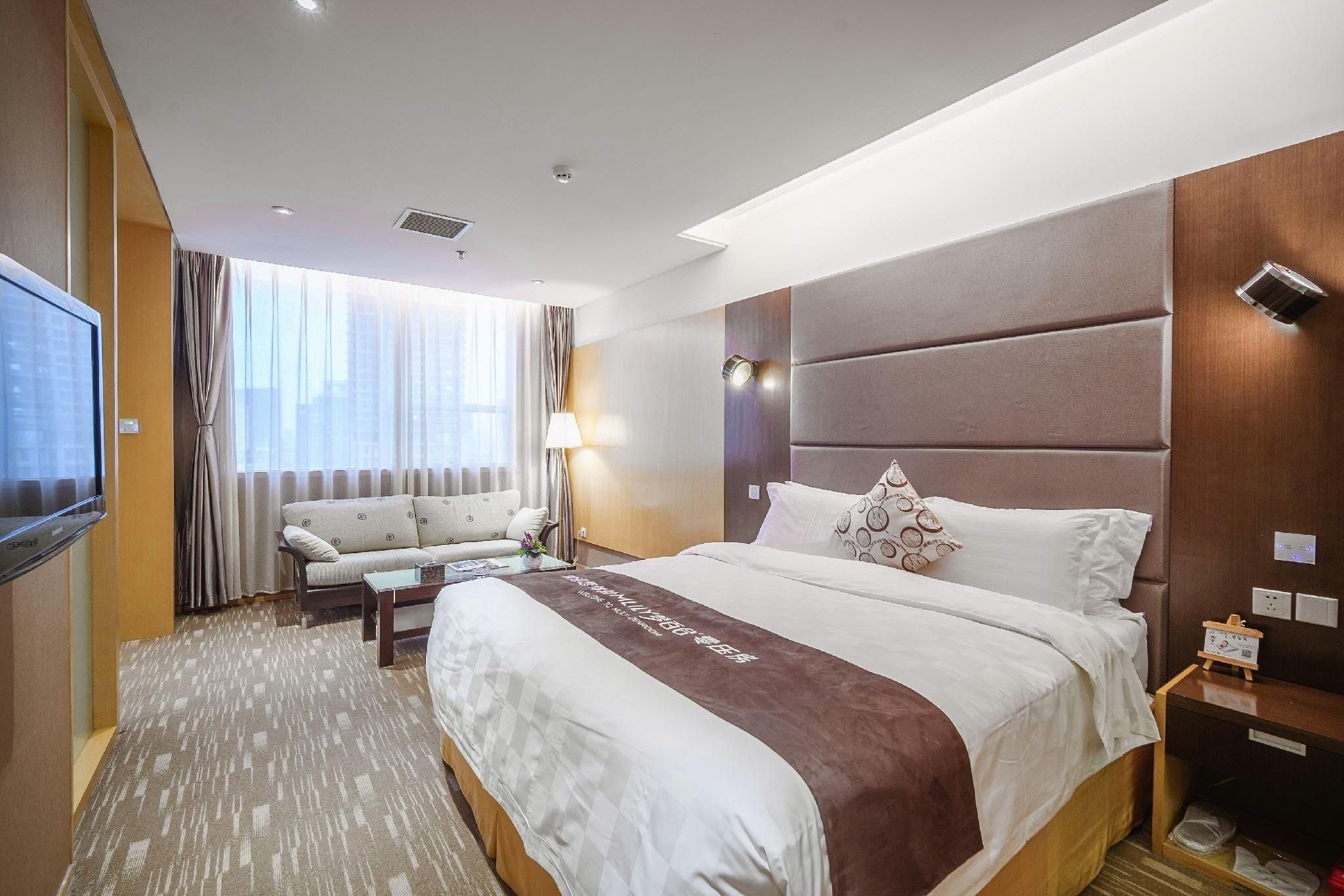 Deluxe Queen Room