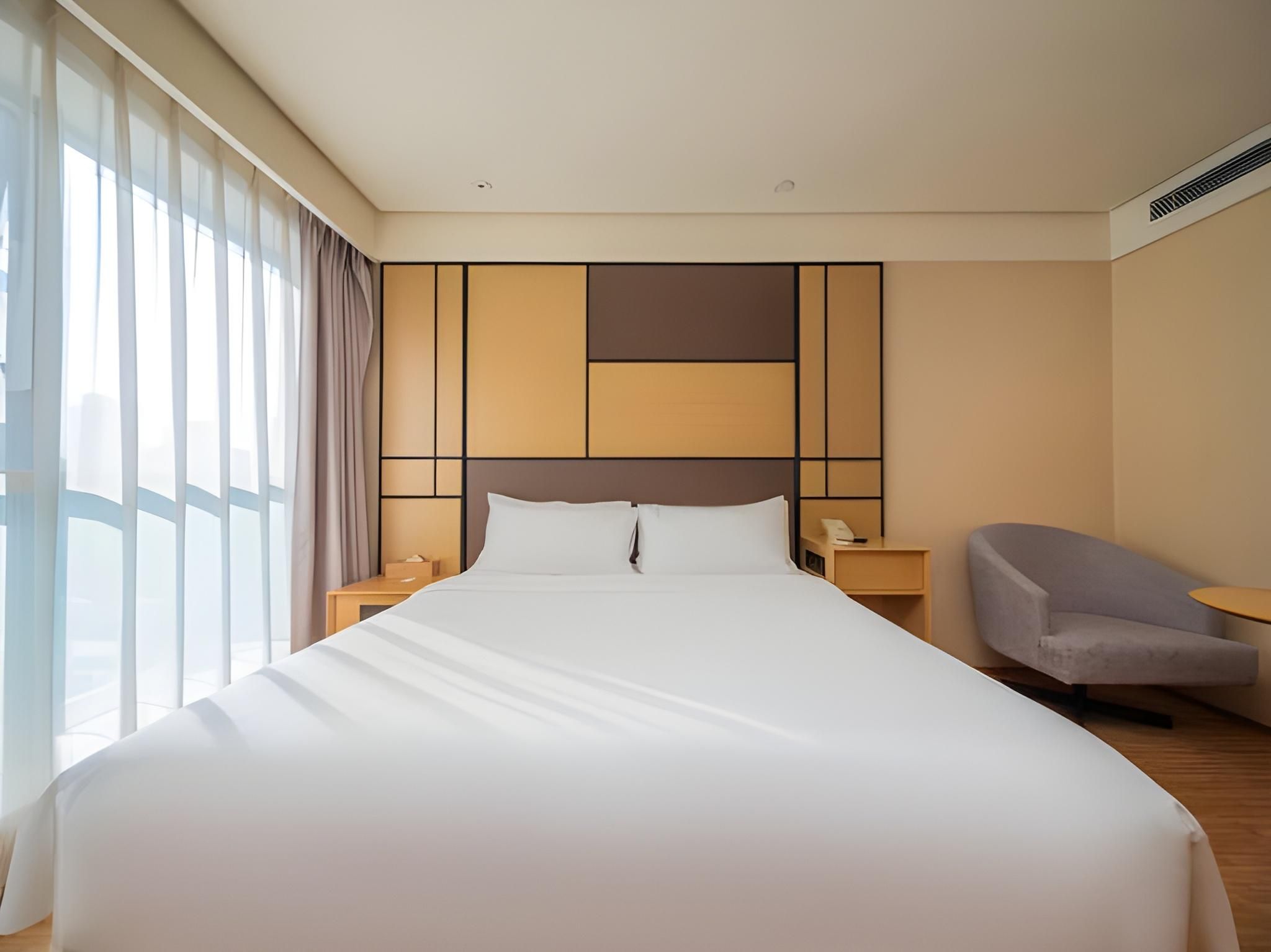 Queen Room with View