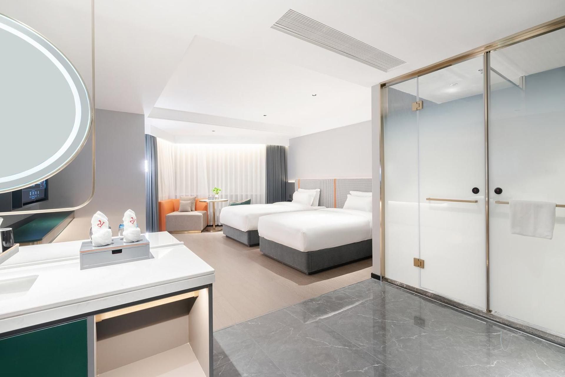 Light Luxury Twin Room