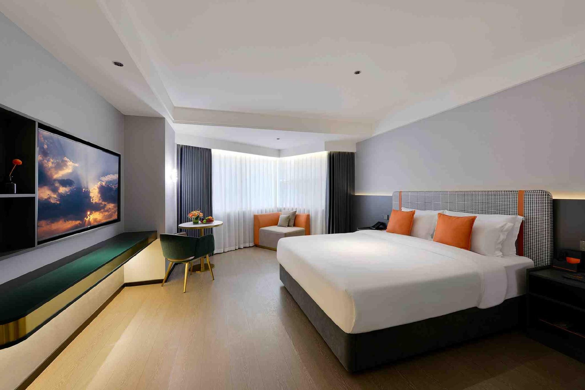 Light Luxury Queen Room