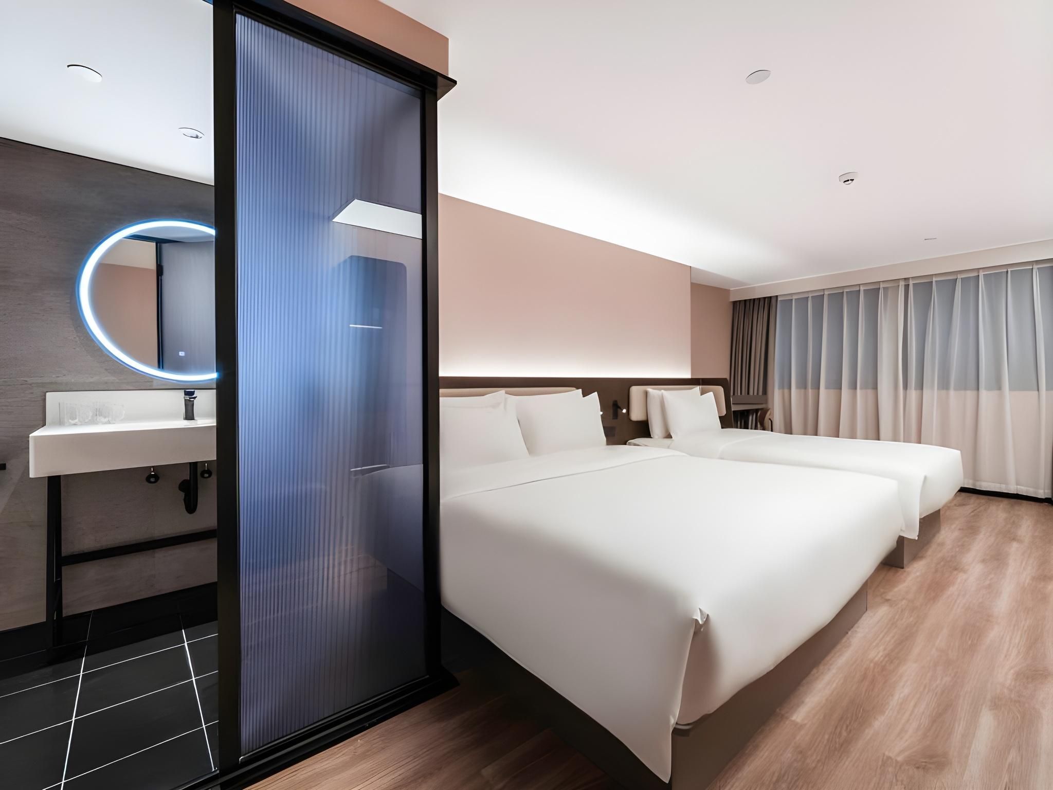 Huazhu - Family Room