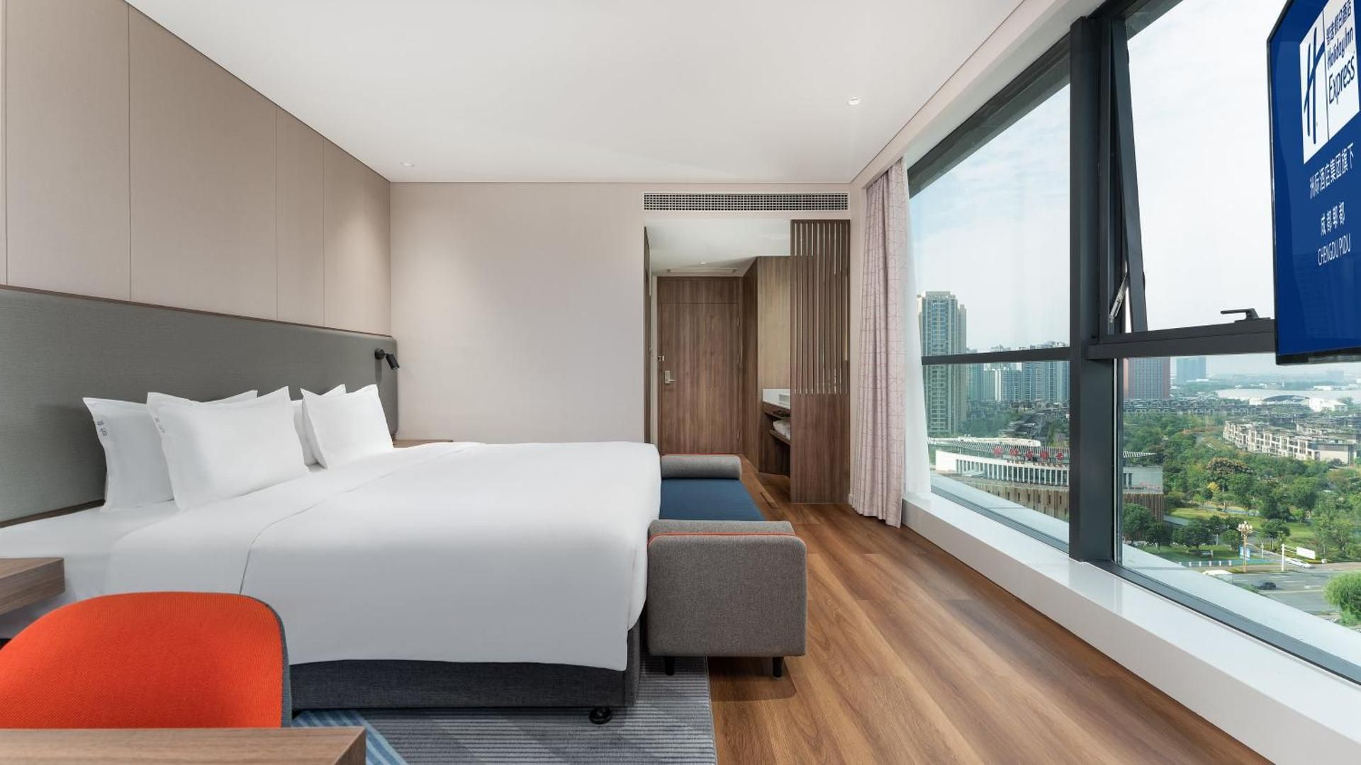 Standard King Room with City View