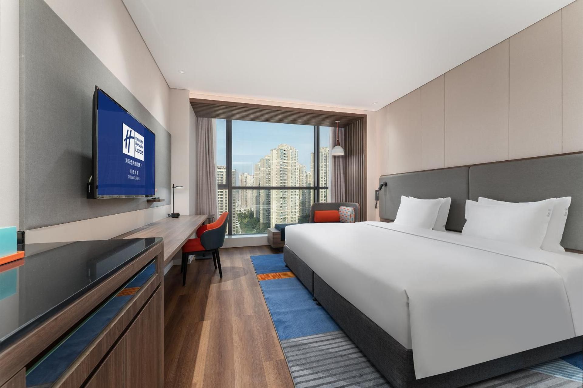 Standard King Room with City View