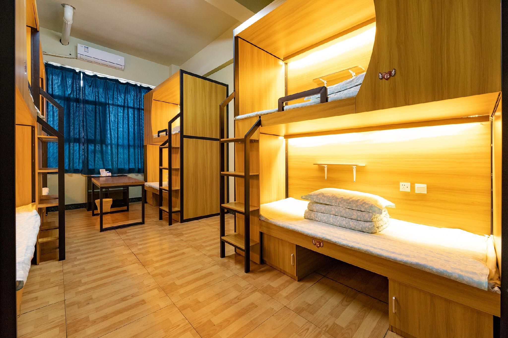1 Person in 10-Bed Dormitory - Male Only