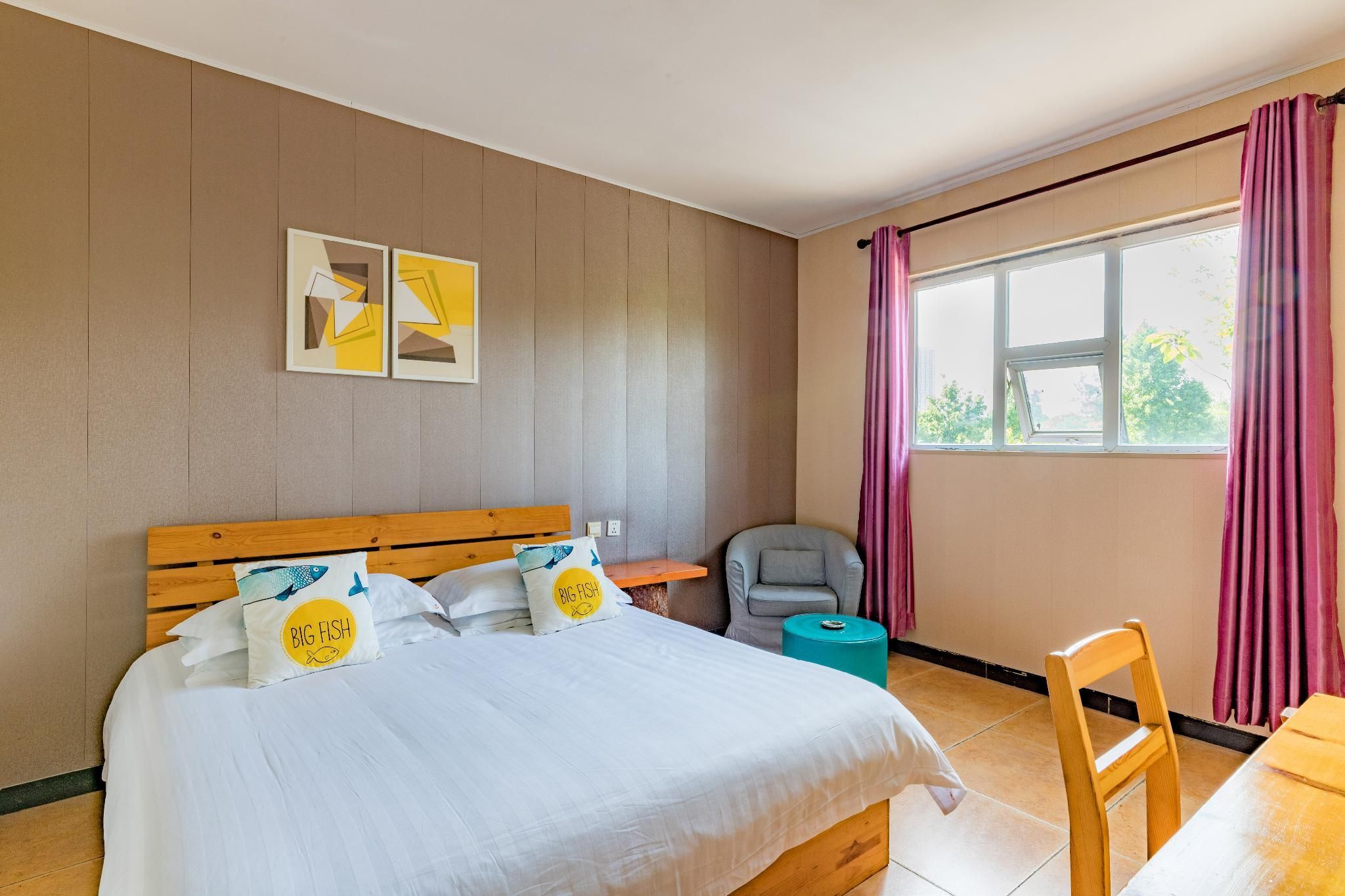 Deluxe Queen Room