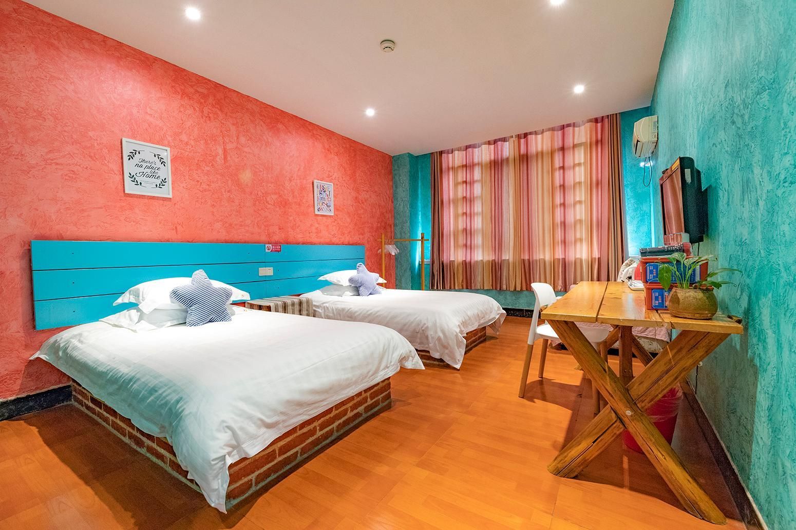 Deluxe Twin Beds Room