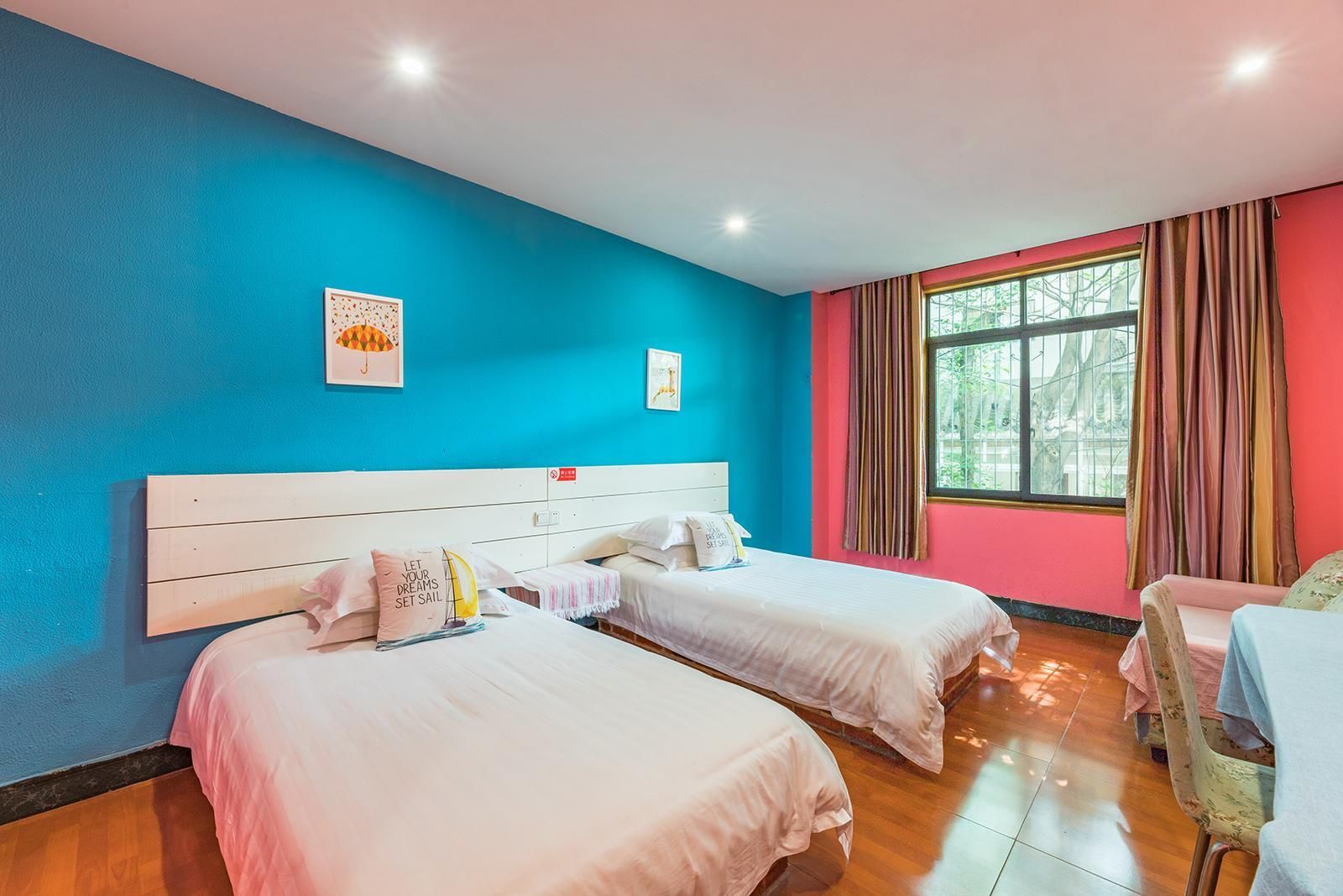 Deluxe Twin Beds Room