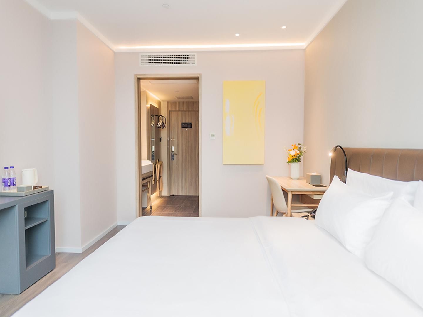 Huazhu - Room With Bed