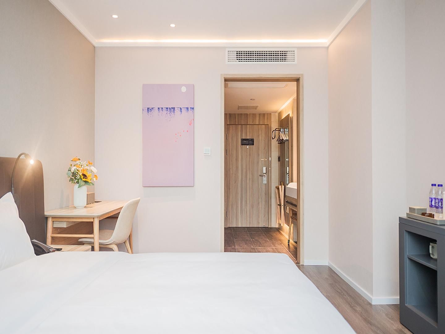 Huazhu - Room With Bed
