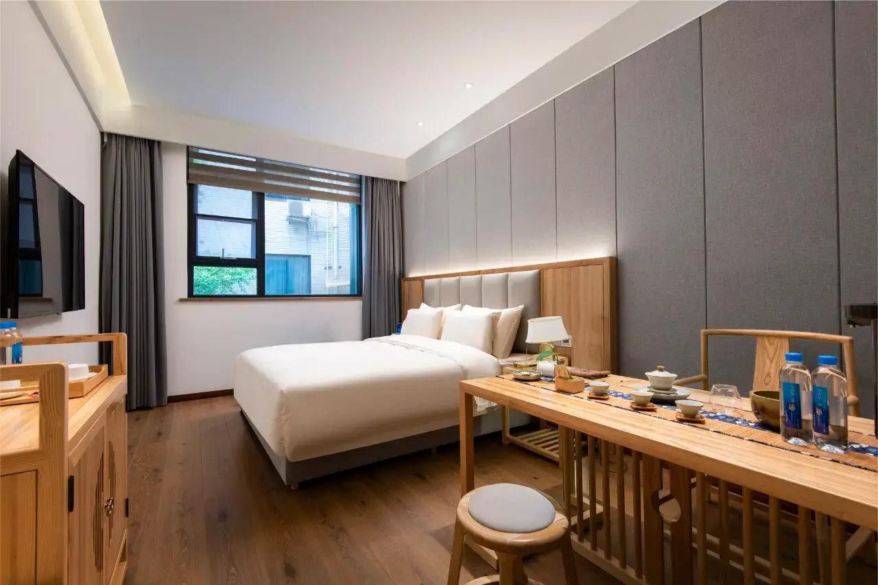Queen Superior Room