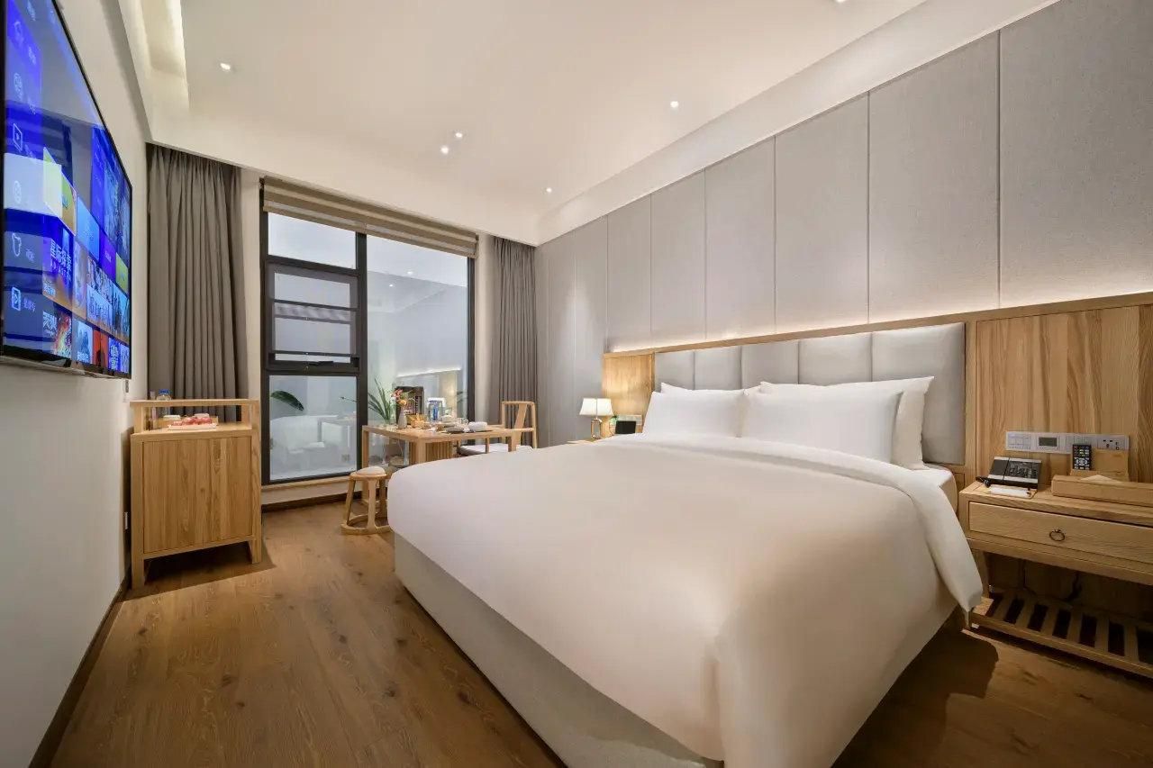 Deluxe Queen Queen Room