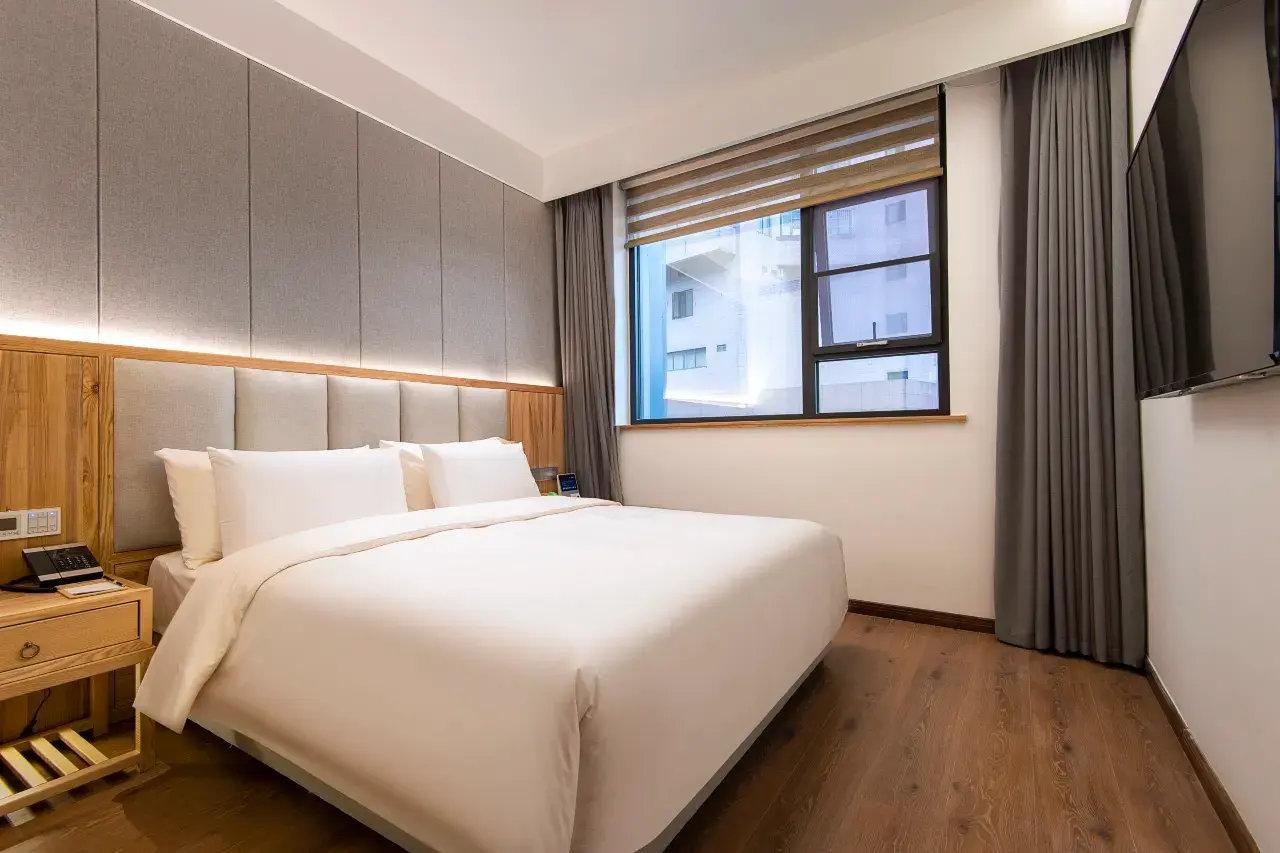 Queen Superior Room