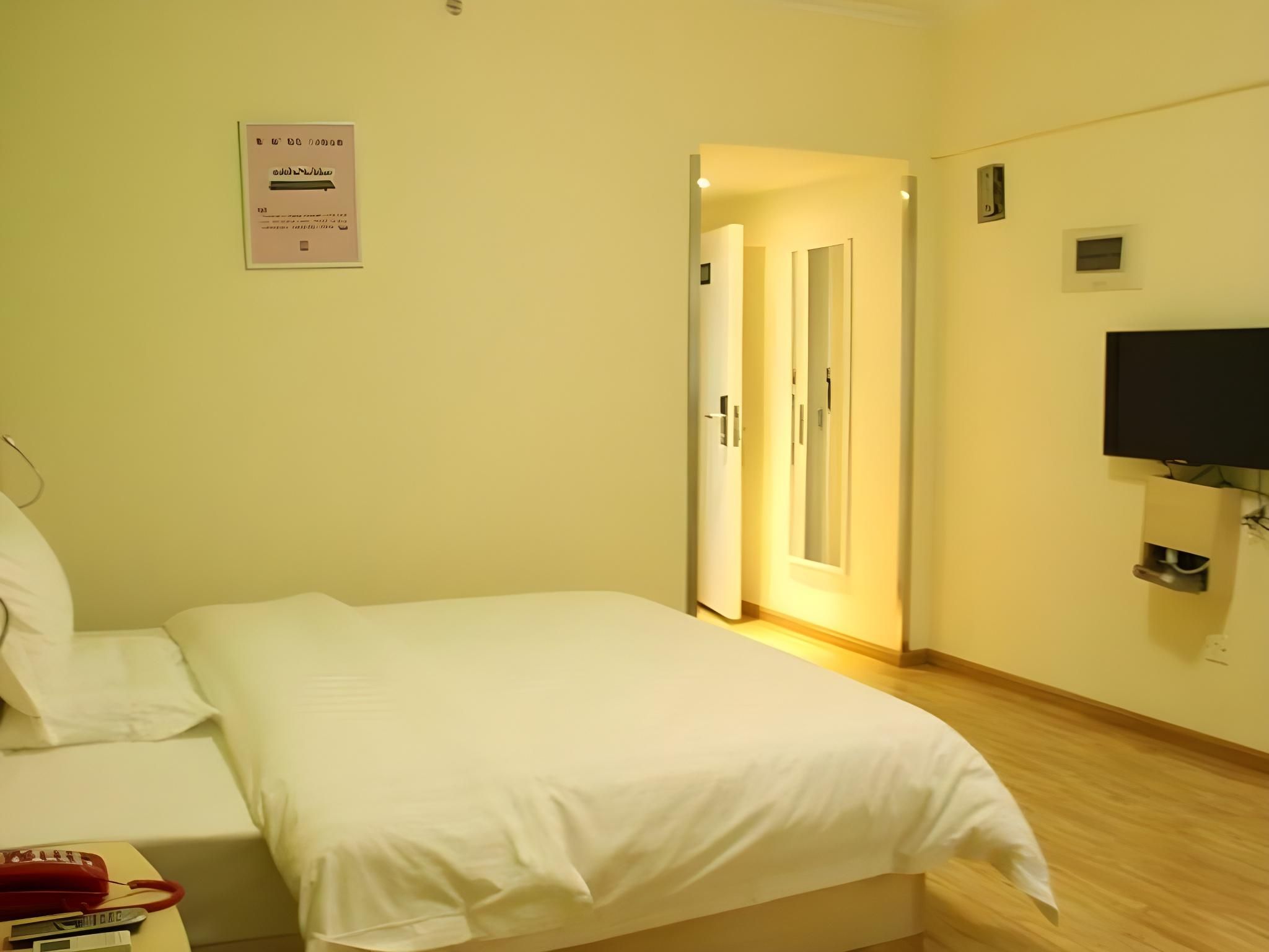 Business Queen Room