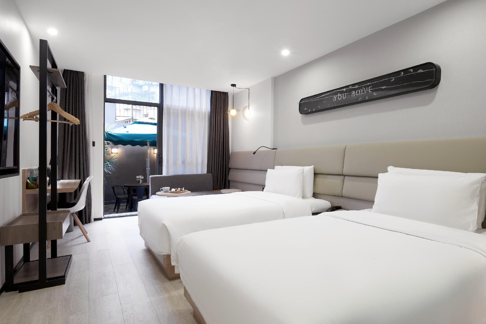 Superior Courtyard Twin Room