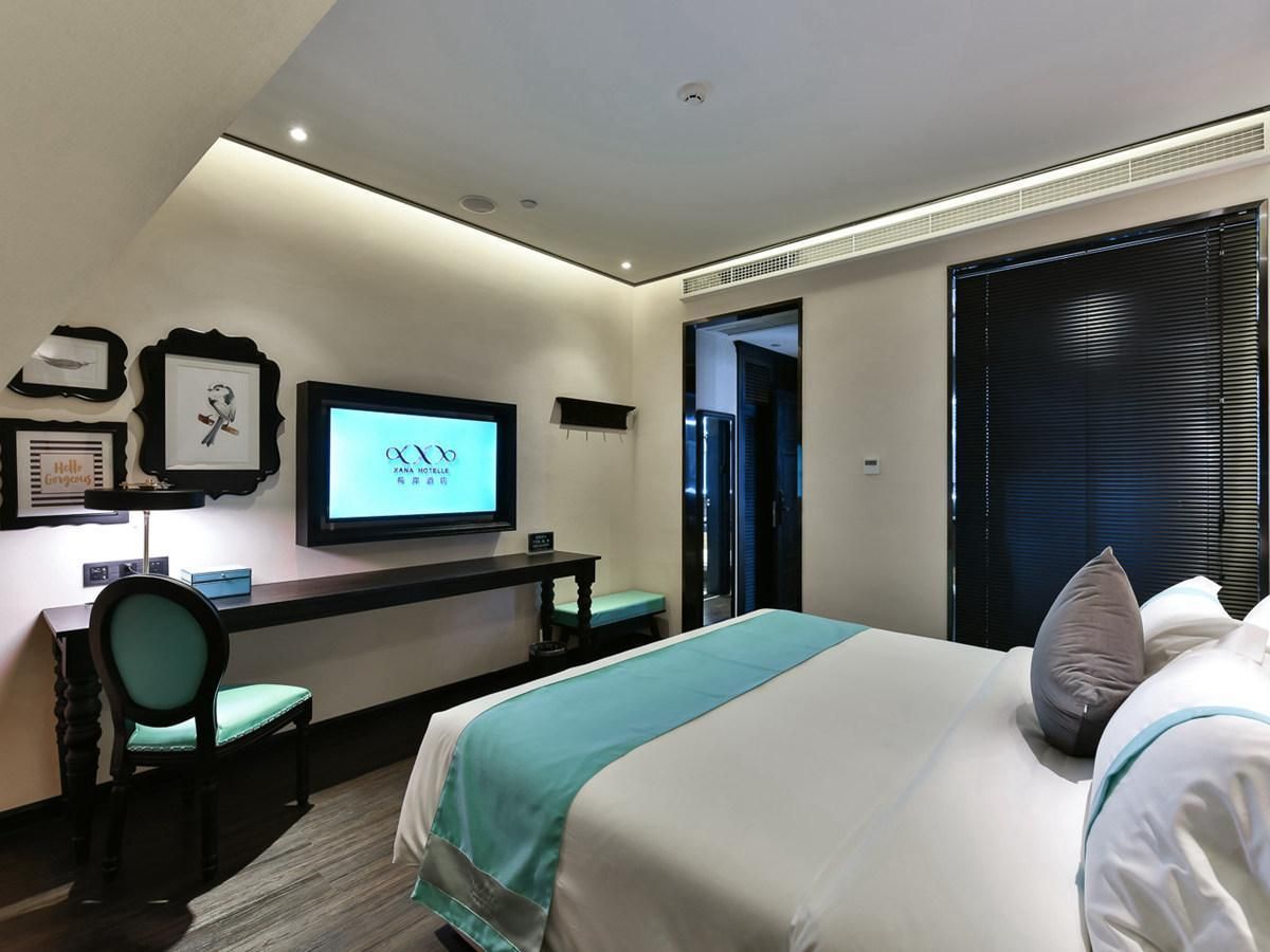 Xana - Bed Room With View
