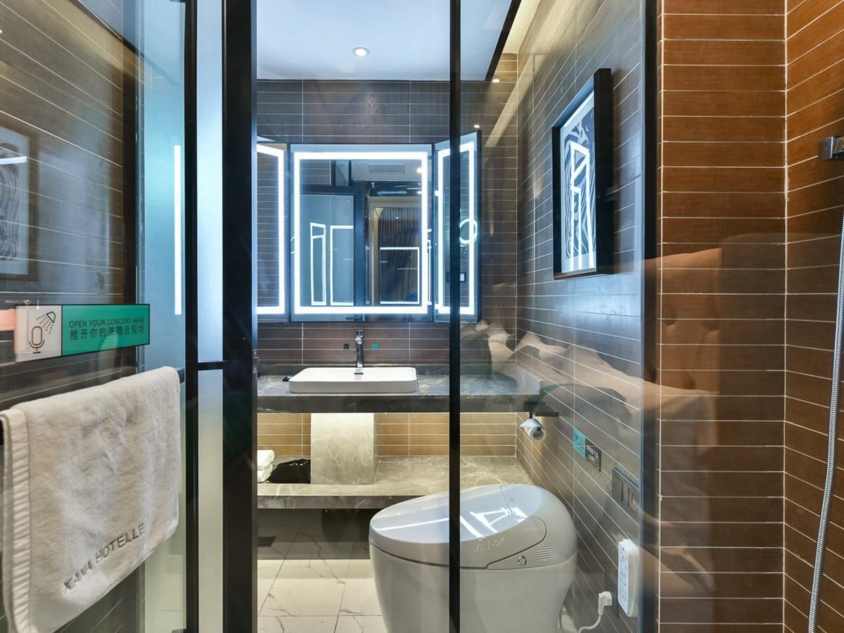 Xana - Bed Room With View