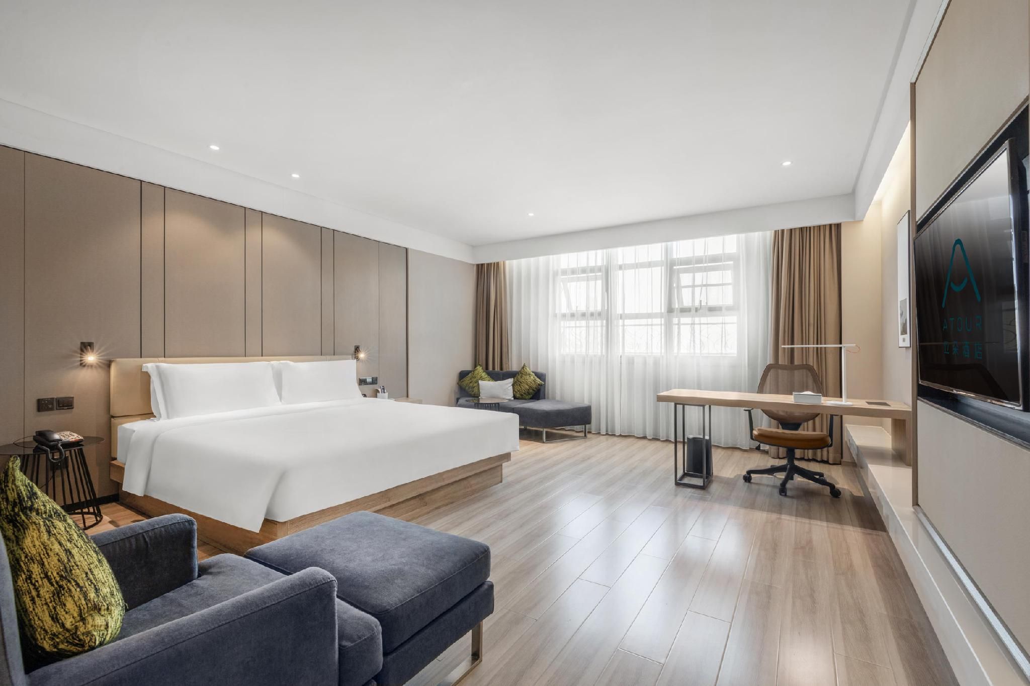 Atour Hotel Chengdu Tongzilin South Railway Station Superior 1 Queen