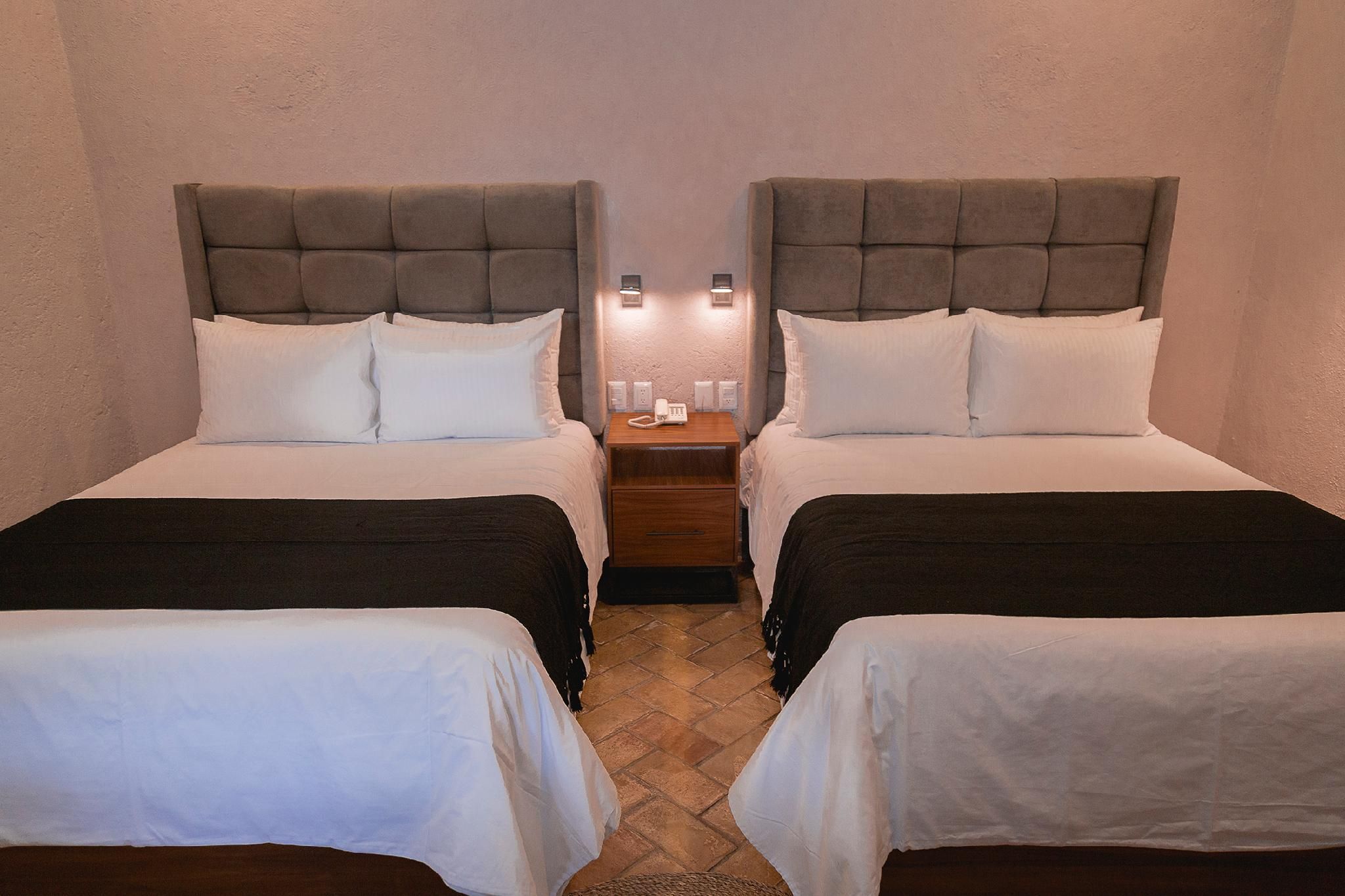 2 Queen Beds No-Smoking Room