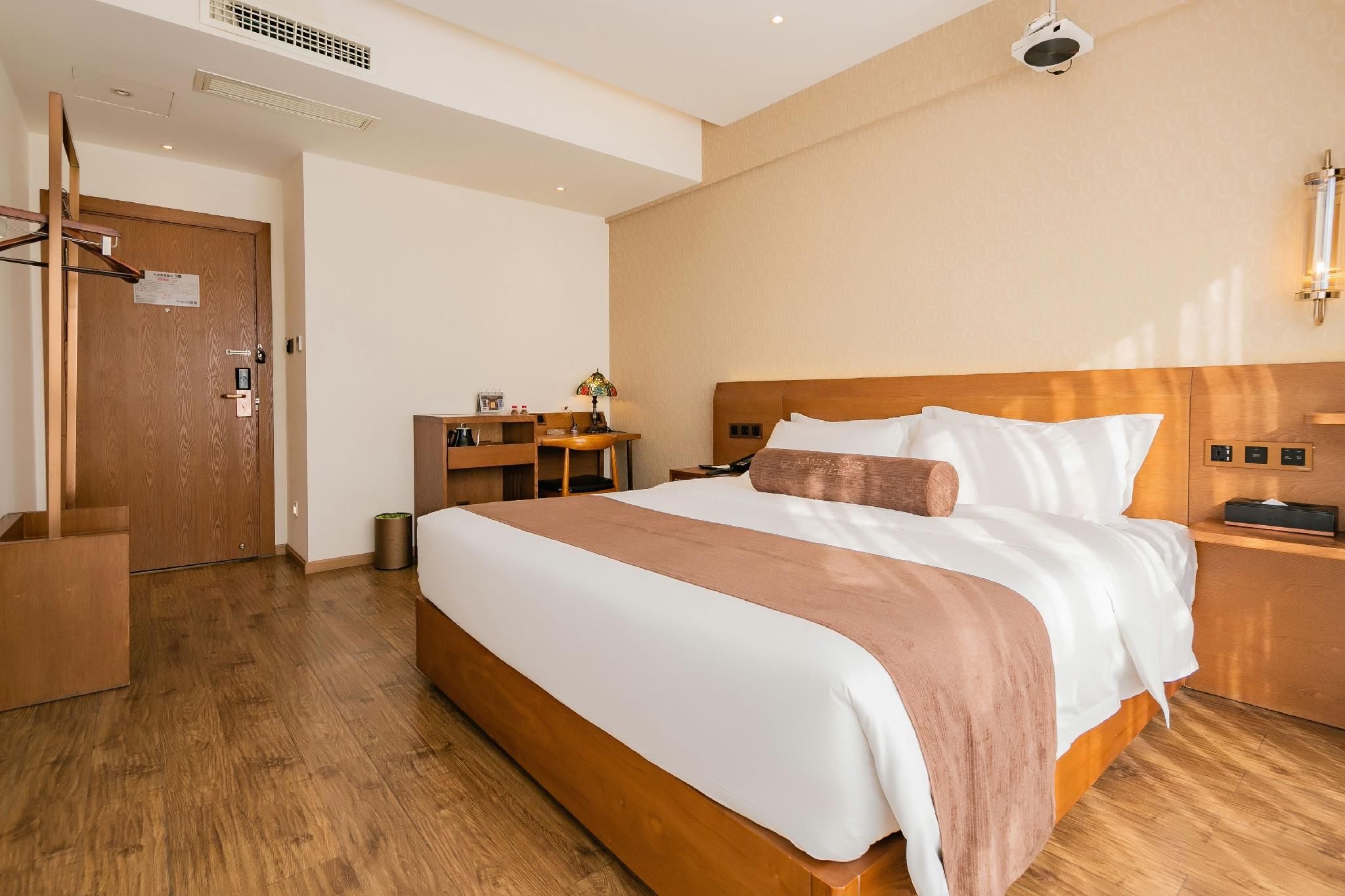 James Joyce - Feifan Delux Bed Room