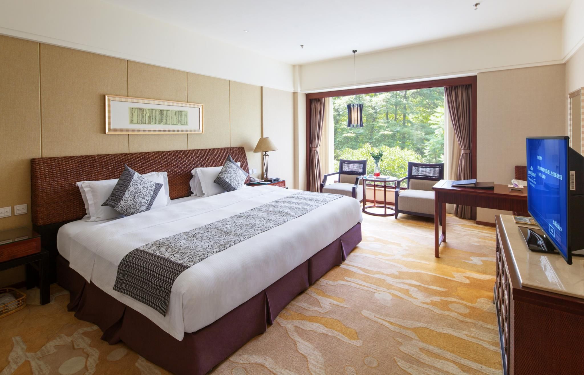 Deluxe King Room