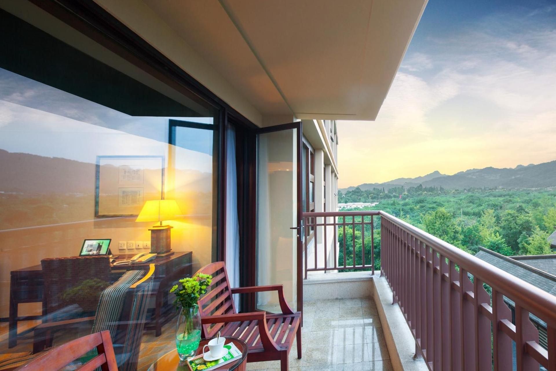 Deluxe Double Room with Mountain View