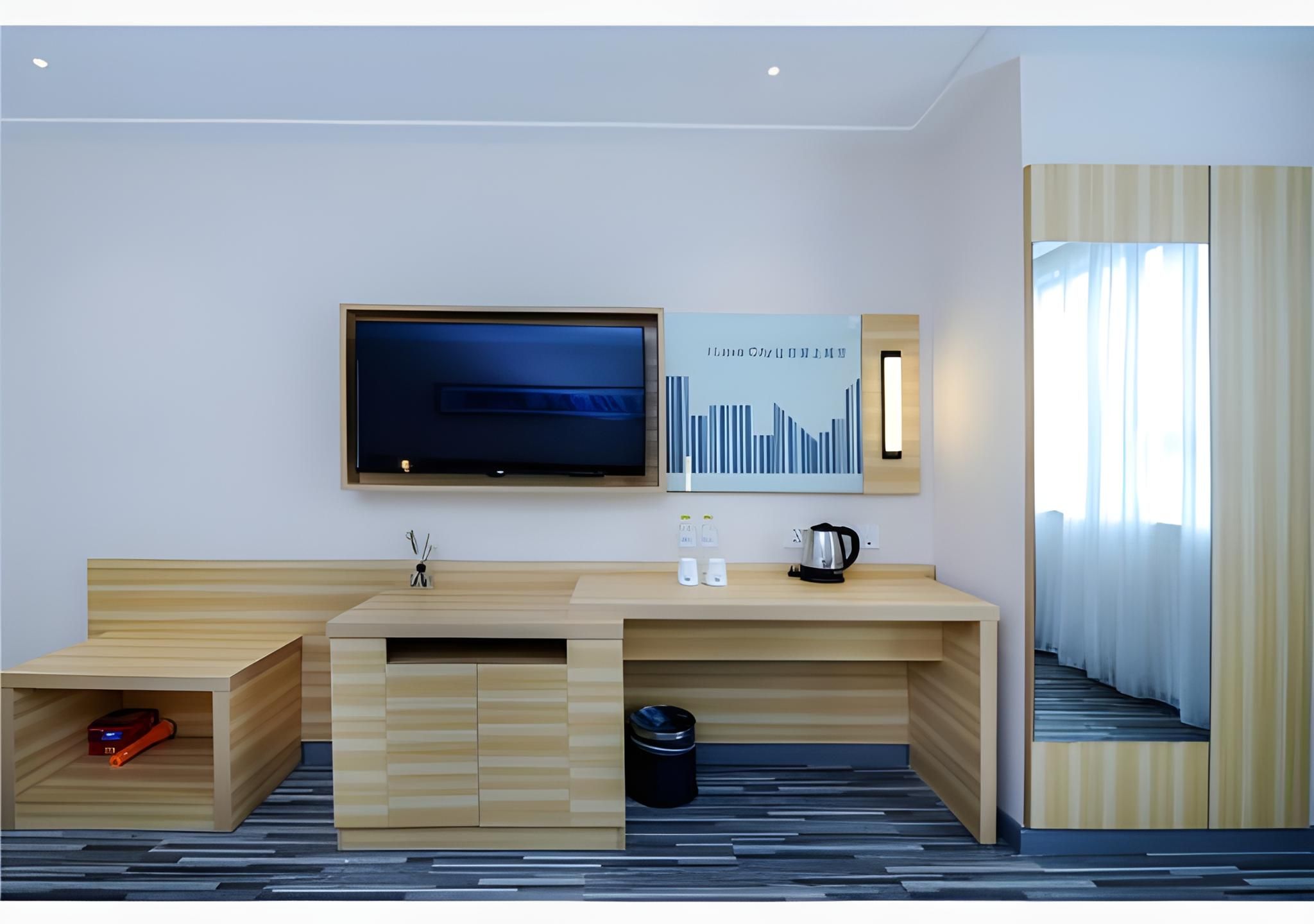 Business Queen Room