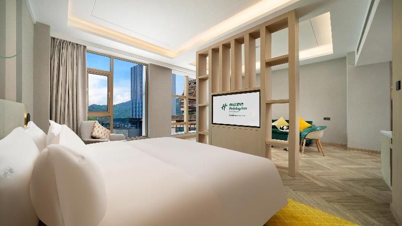 1 King Suite Mountain View