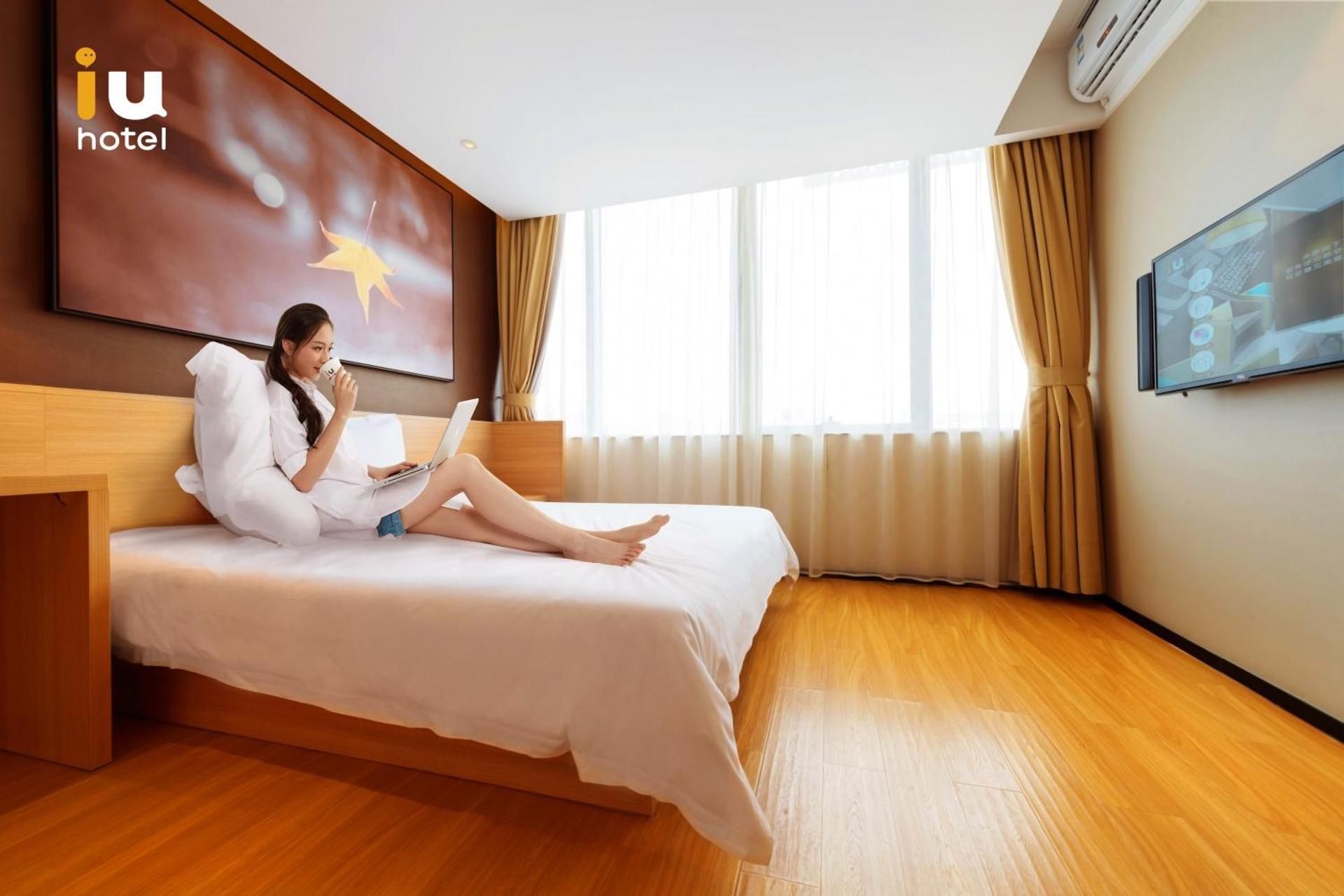Mainland Chinese Citizens - IU Super Queen Room