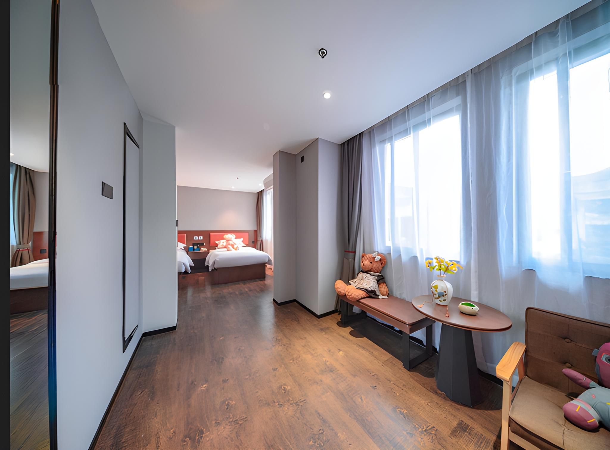 Dossen - Family Room