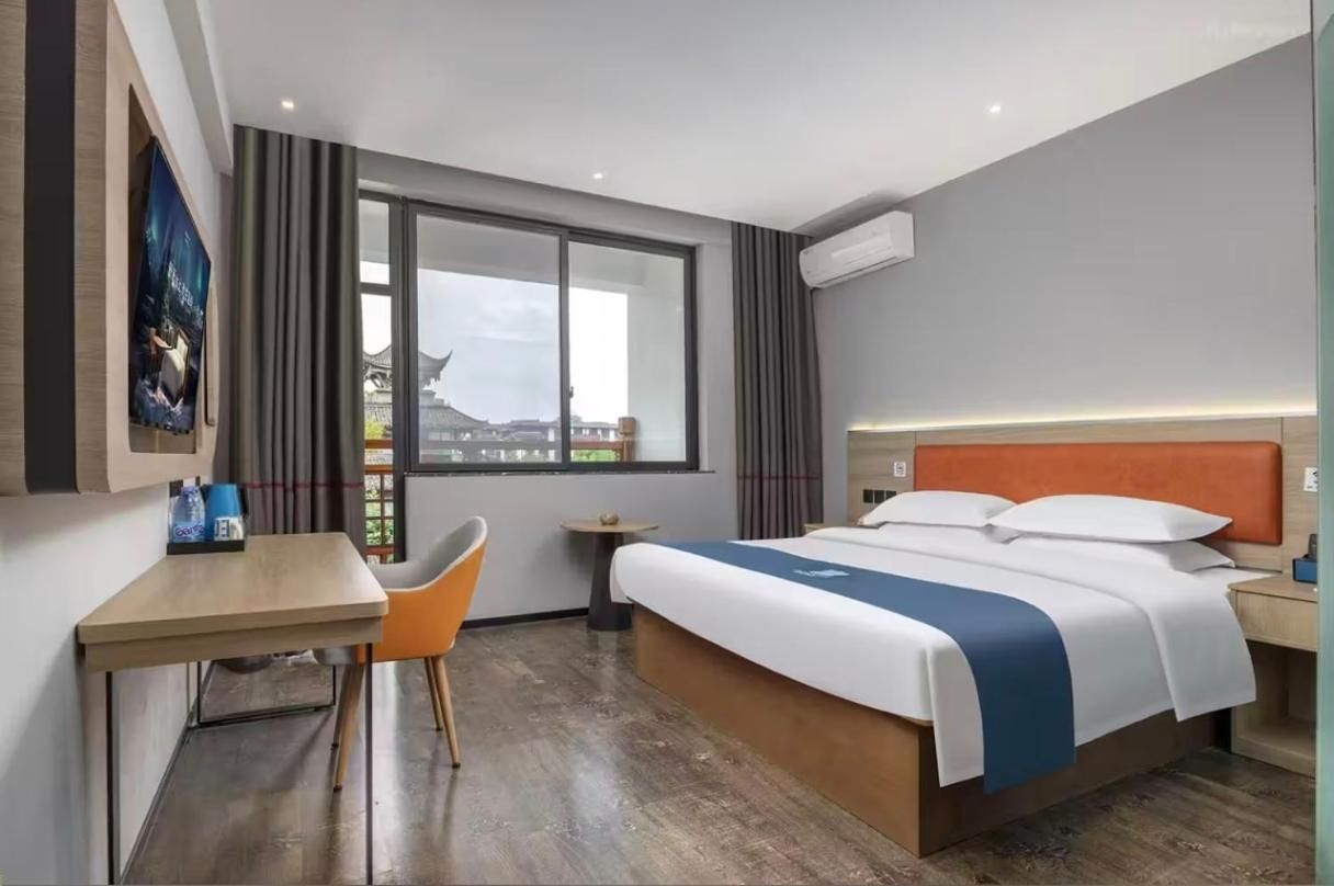 Deluxe Queen Room