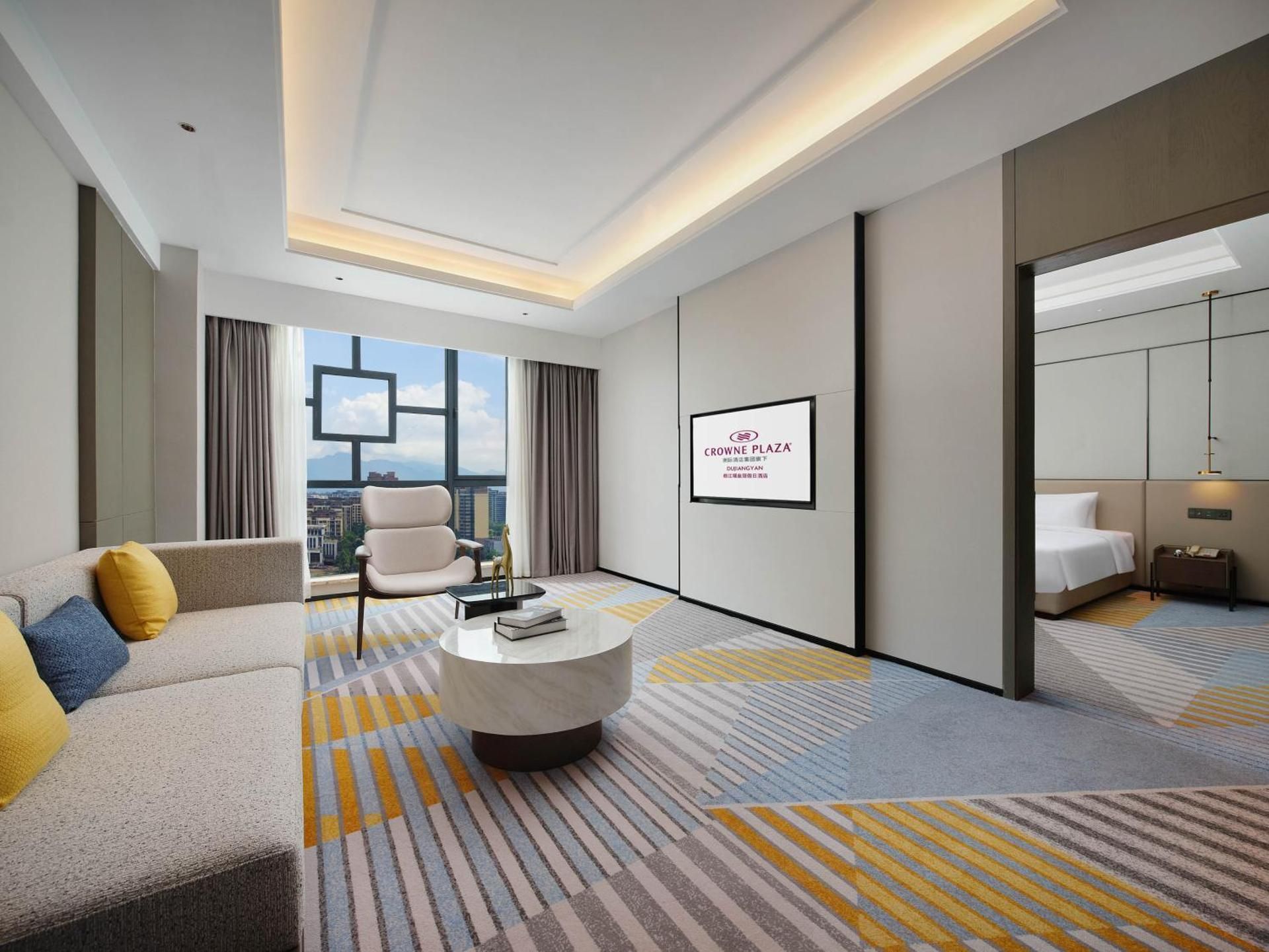 One-Bedroom King Suite - Lounge Access