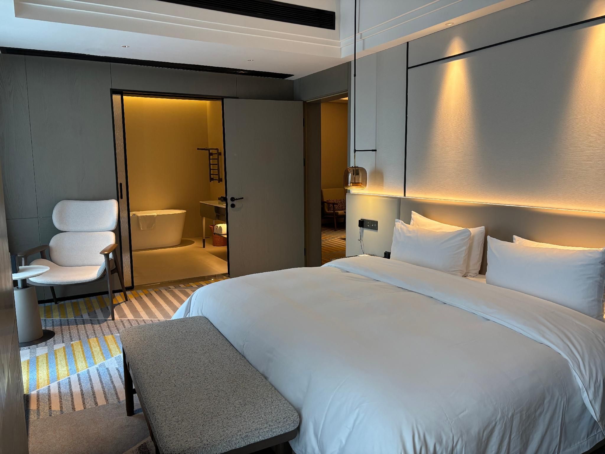 1 King 1 Bedroom Suite Living Area