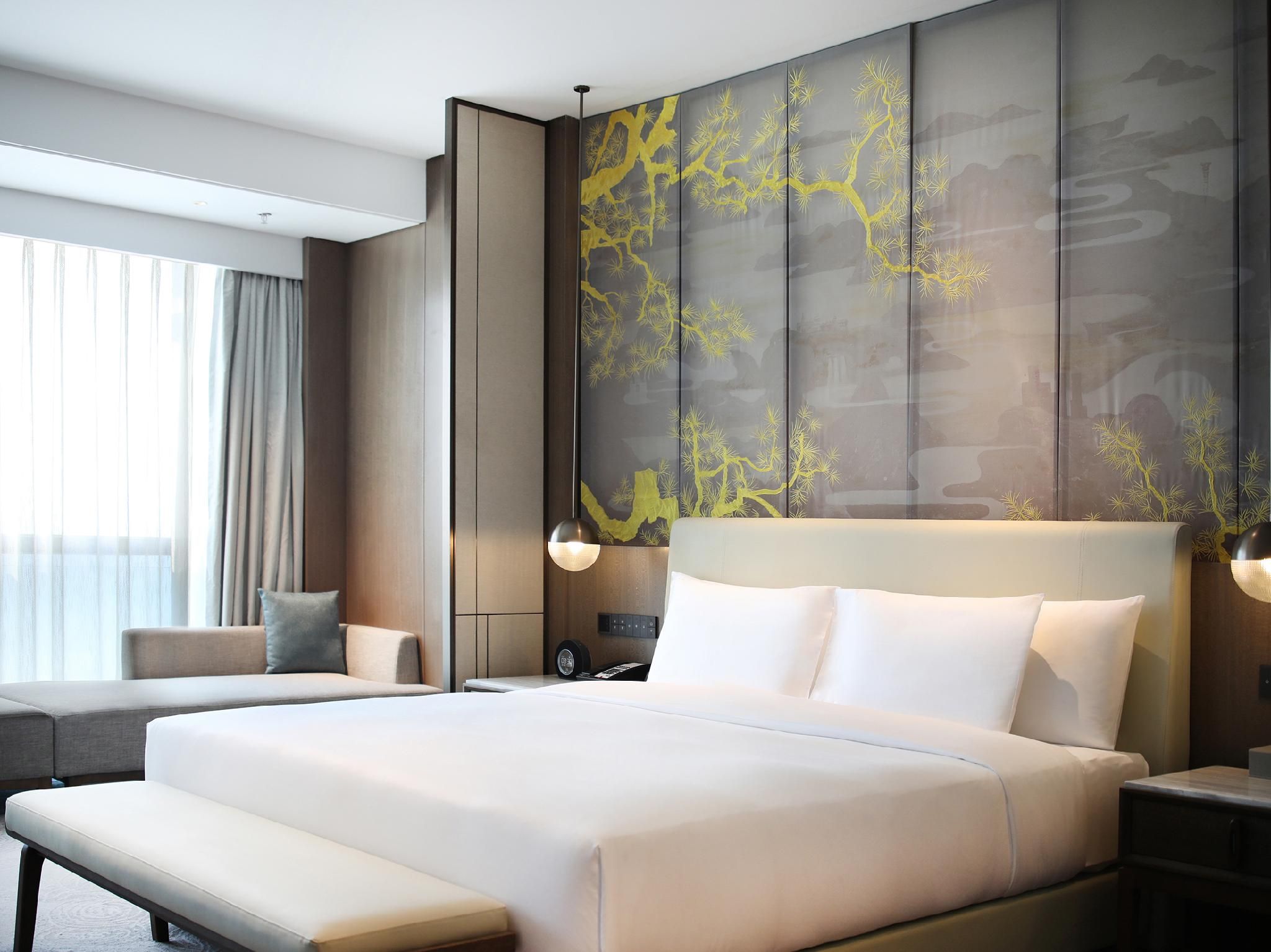 Deluxe King Executive Lounge