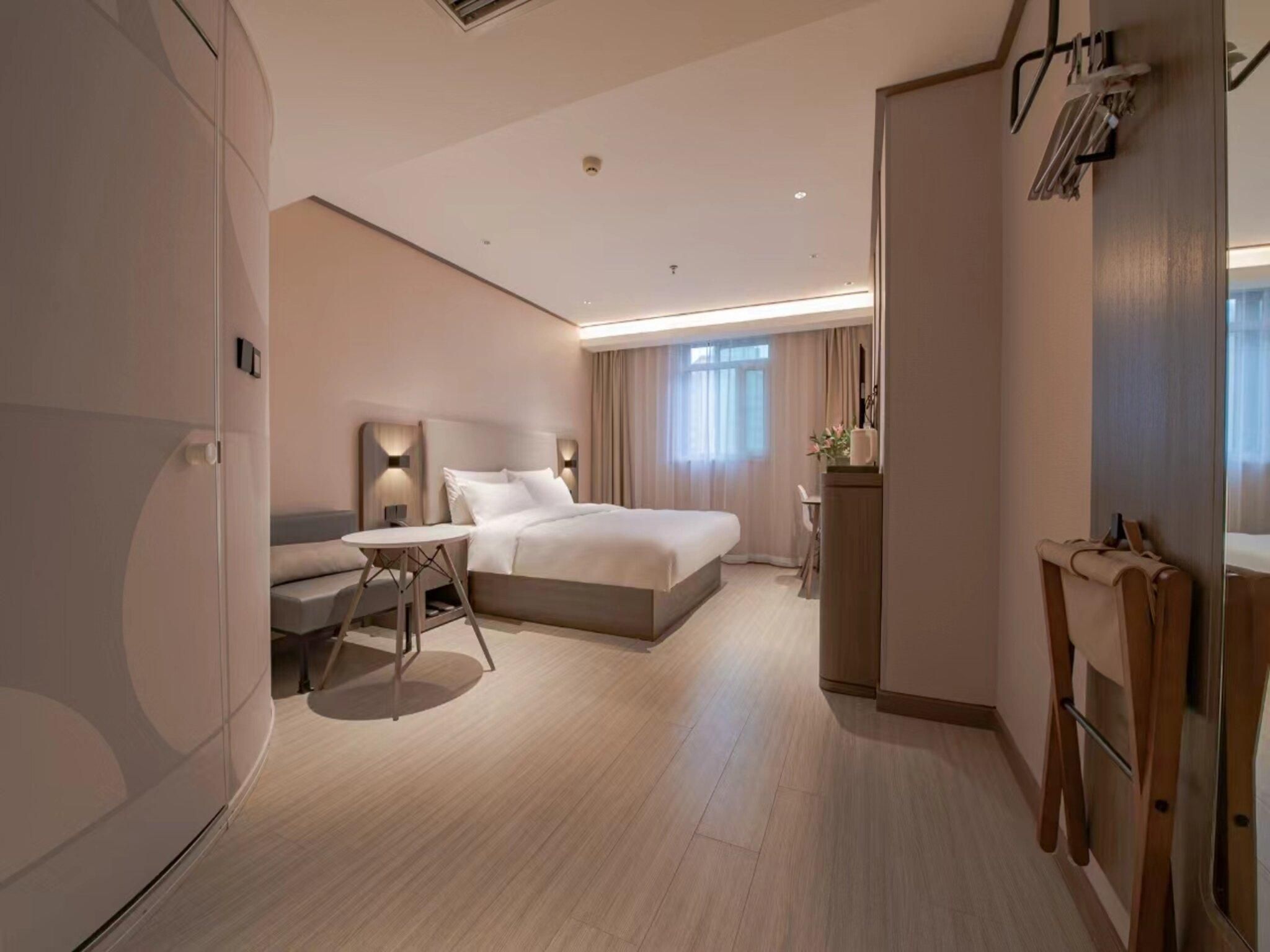 Huazhu - Deluxe Bed Room
