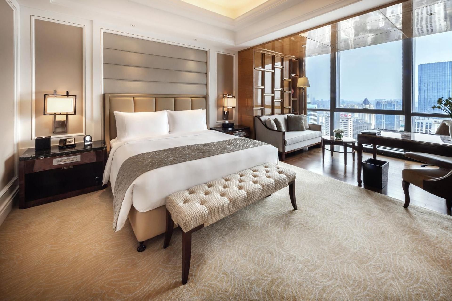 1 King Bed, Square View, Guest Room