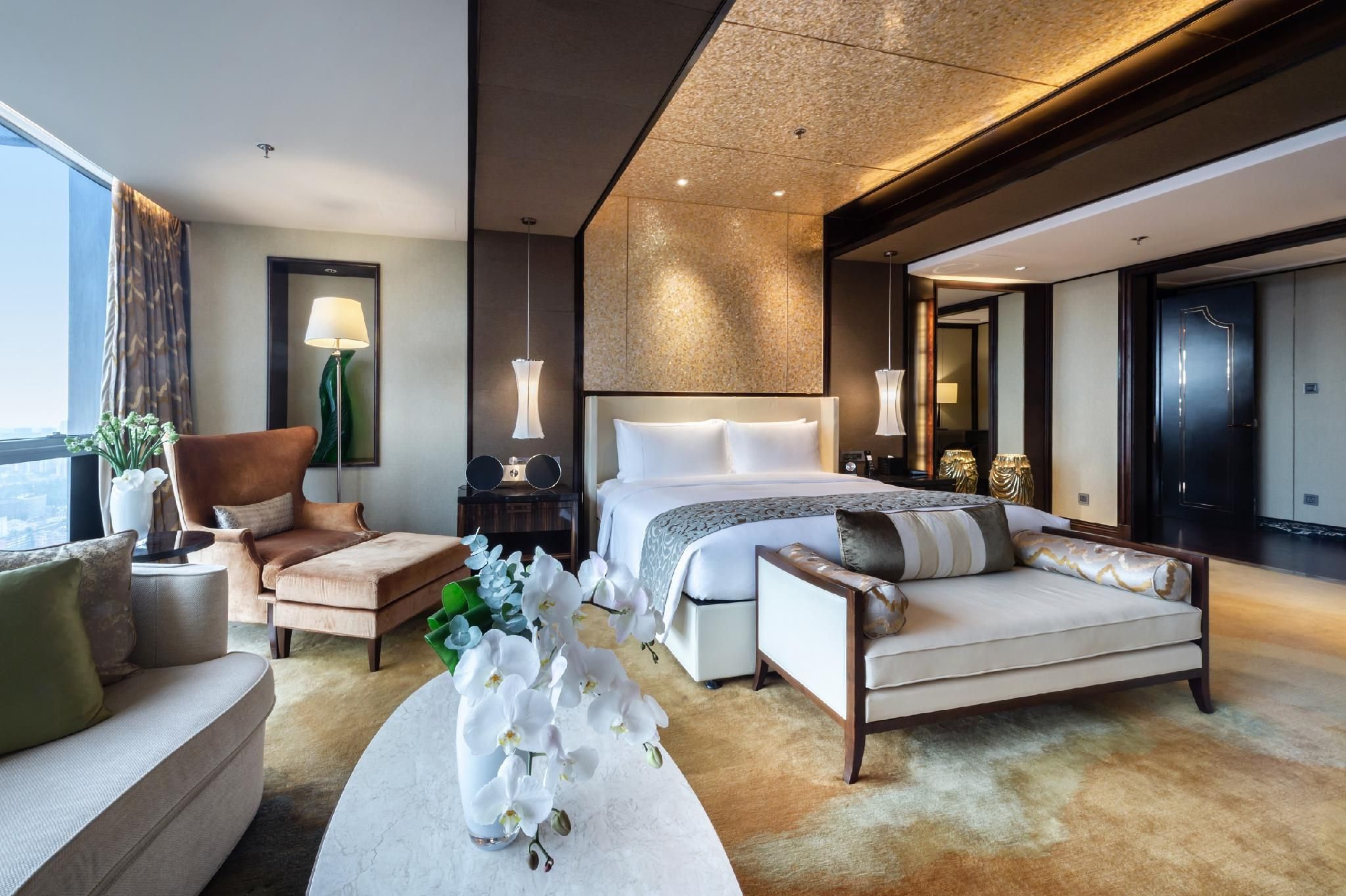 Club lounge access, 1 Bedroom Presidential Suite, 1 King, City view, Whirlpool