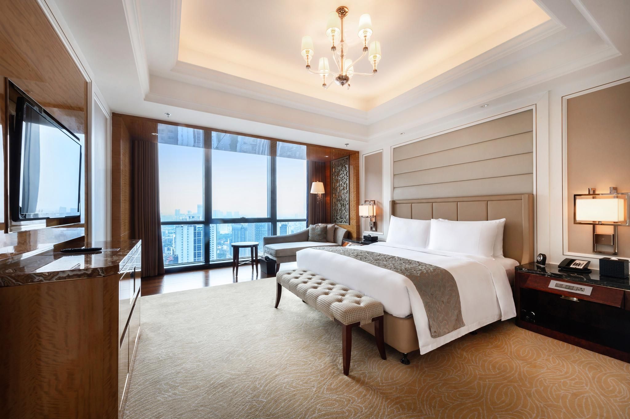 Club lounge access, 1 Bedroom Suite, 1 King