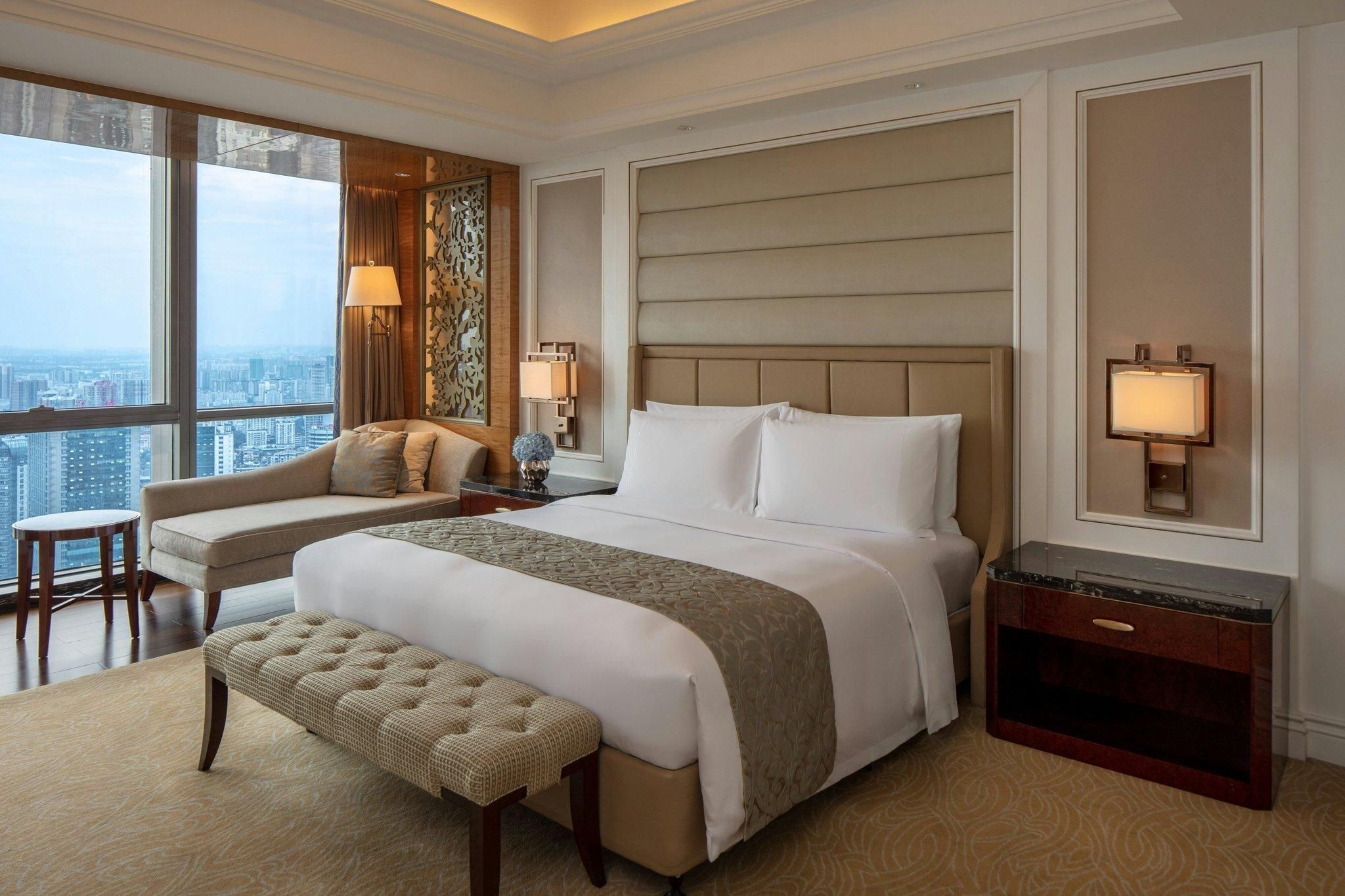 1 Bedroom Suite, 1 King, City view