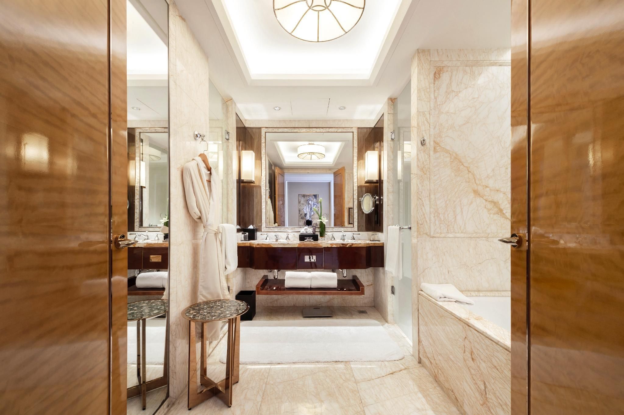 Guest room, 1 King, High floor