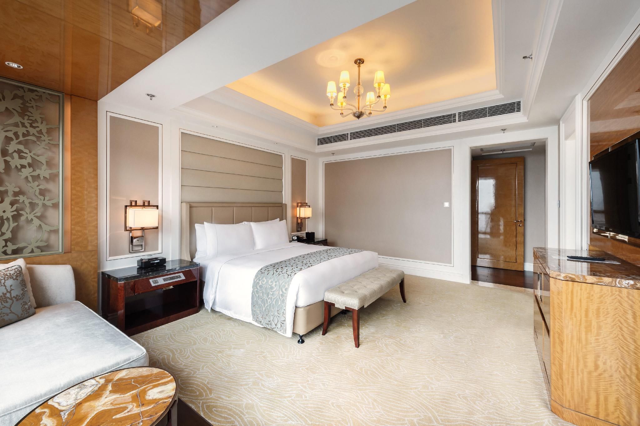Club lounge access, 1 Bedroom Suite, 1 King