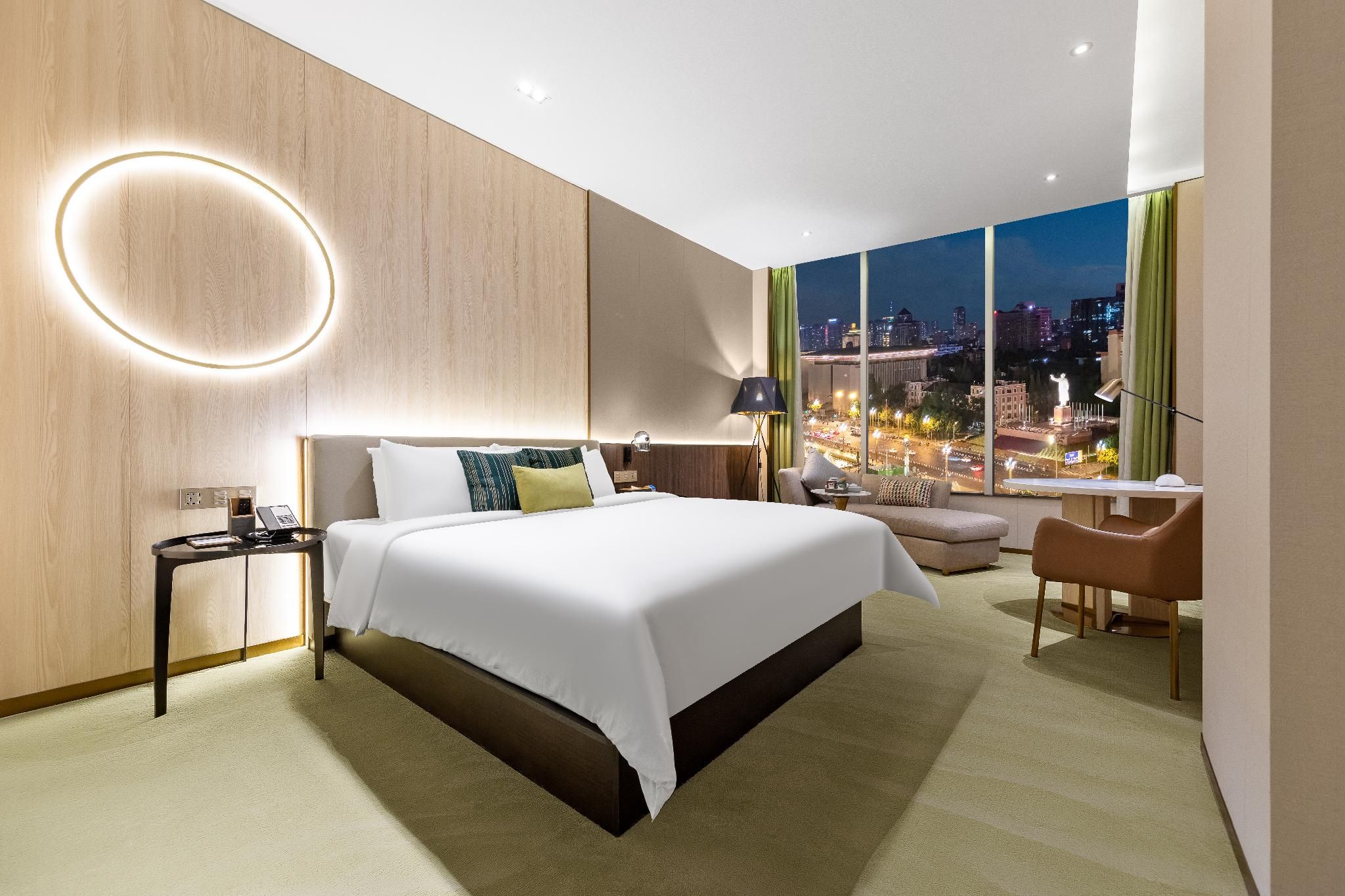 Business Queen Room