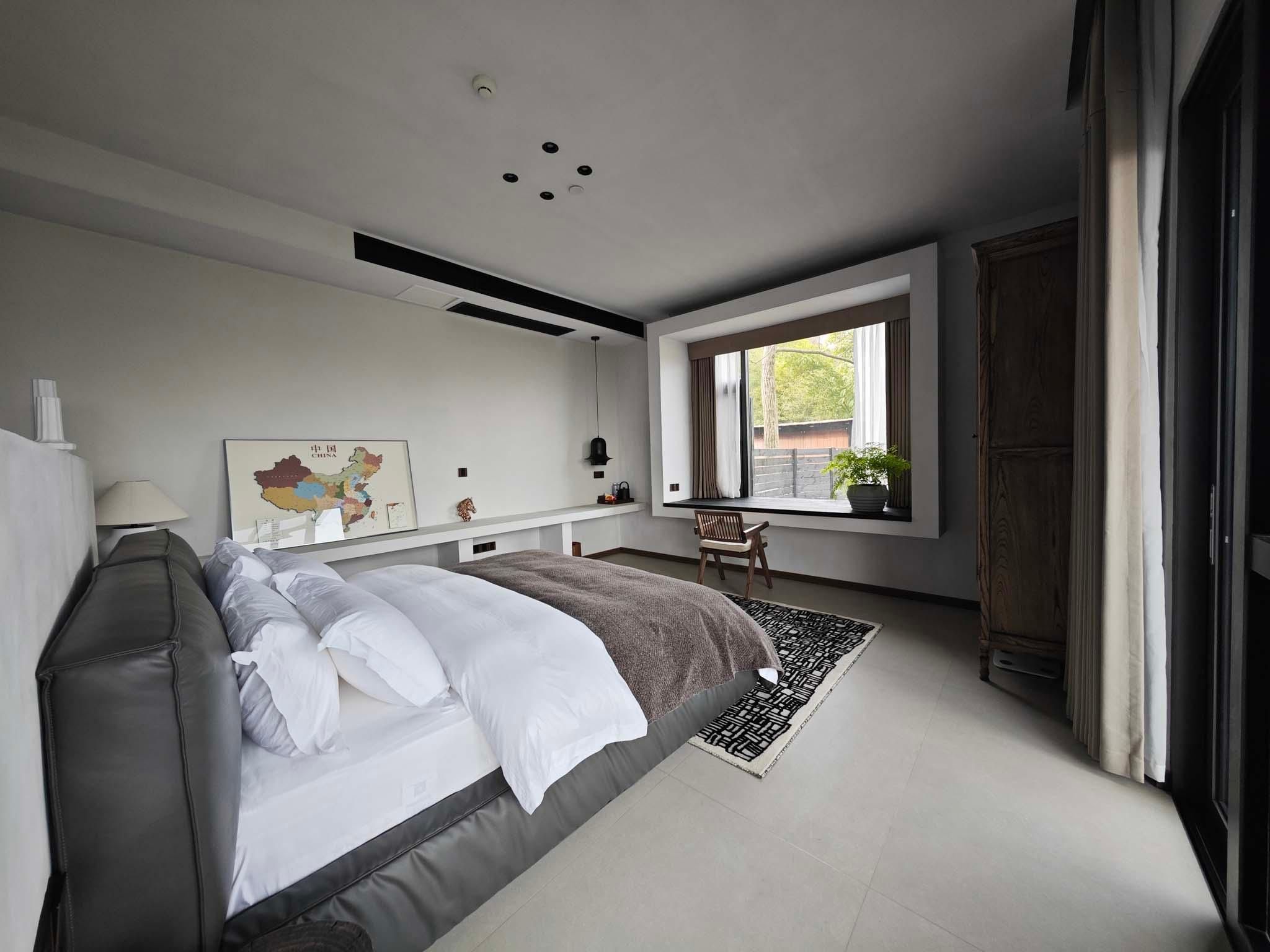 Deluxe Hill View Room