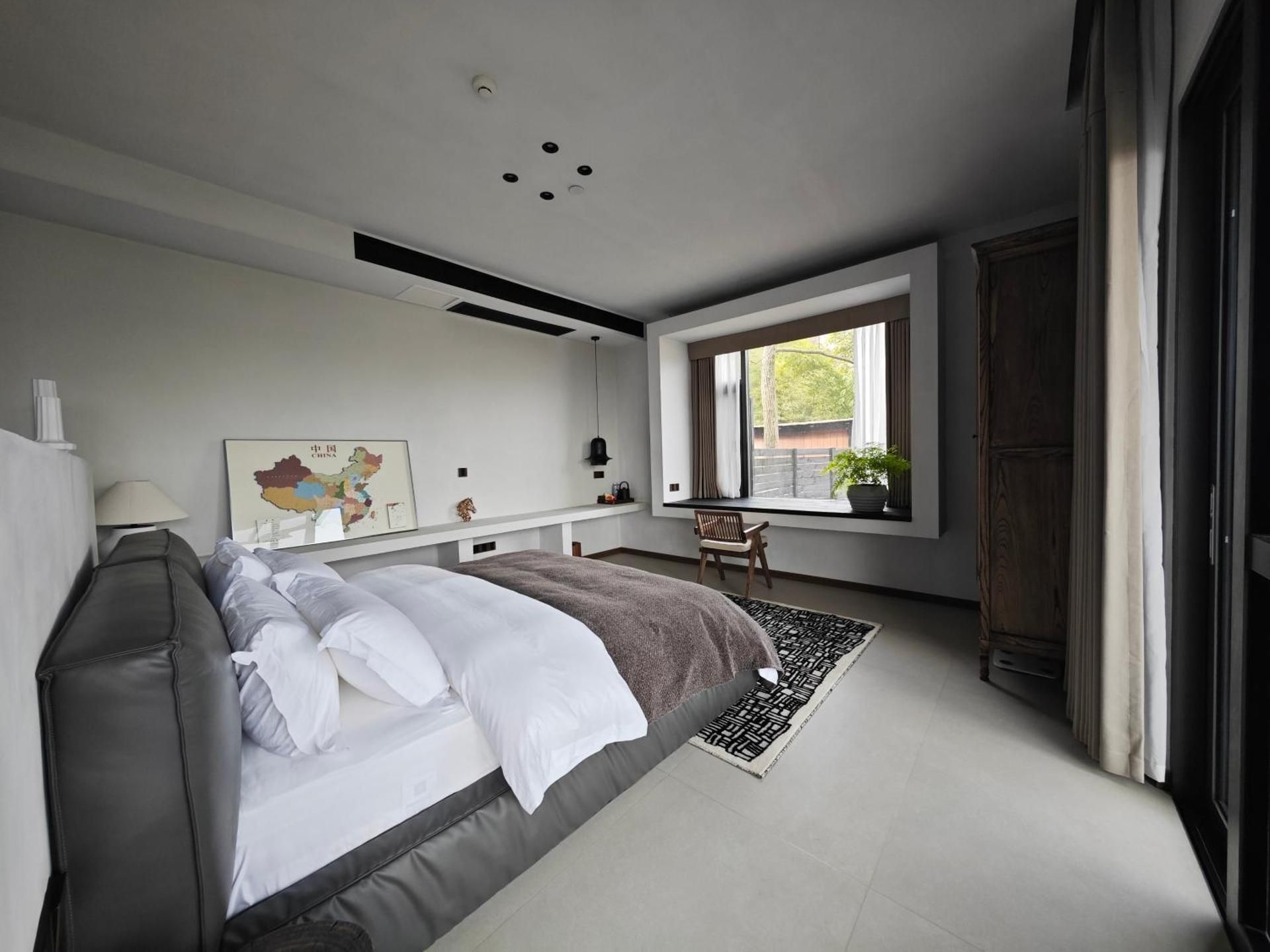 Queen Room with Garden View