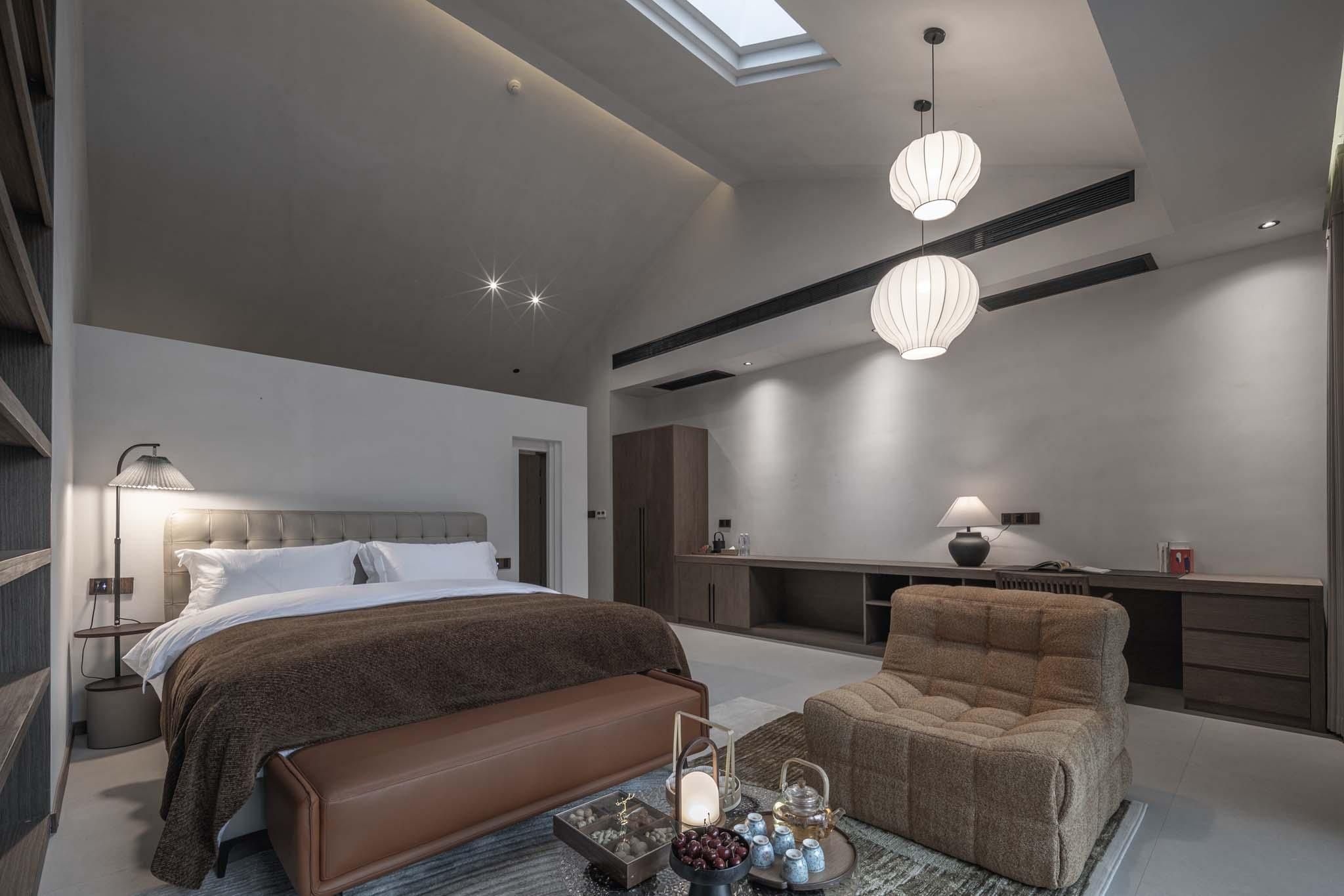Suite Balcony and Mountain View