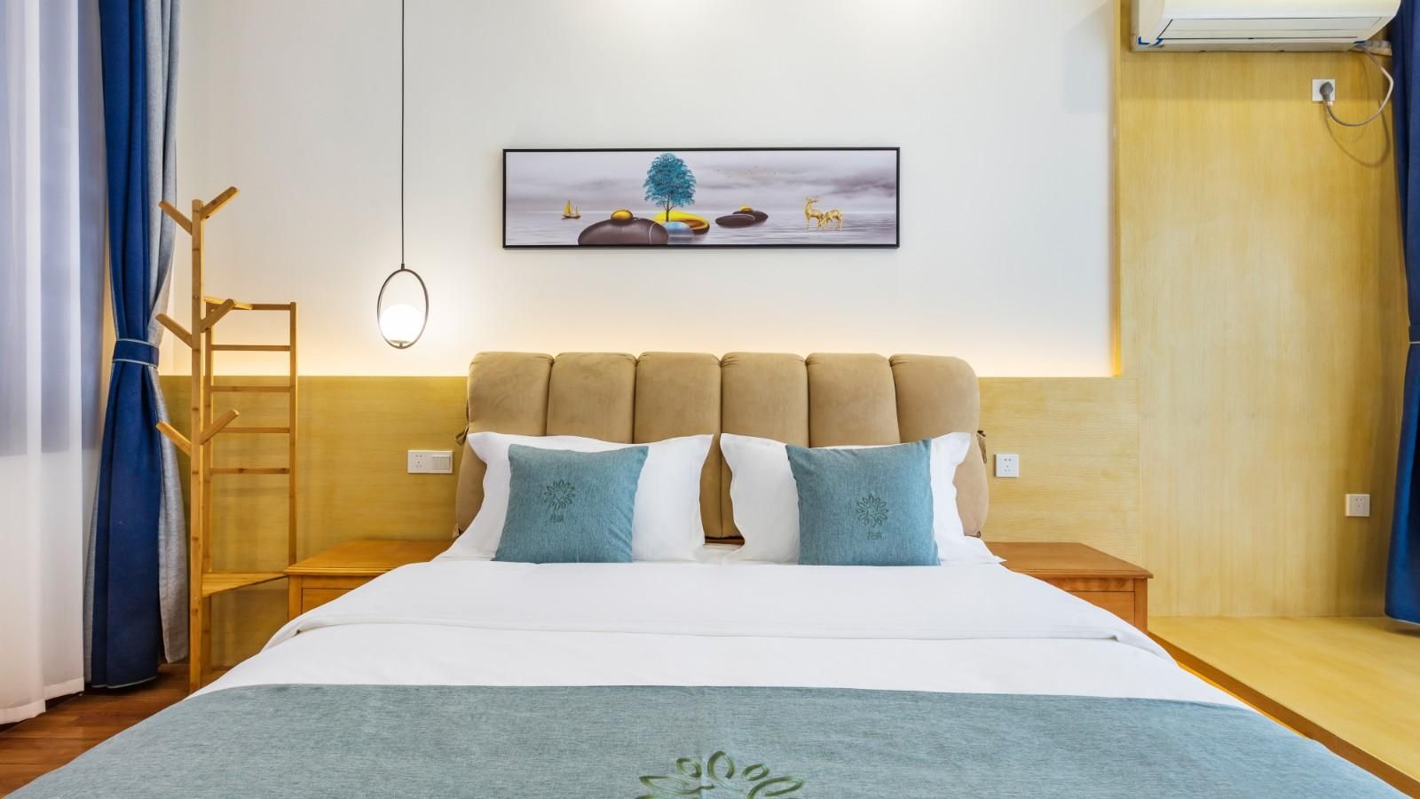 Comfort Queen Room