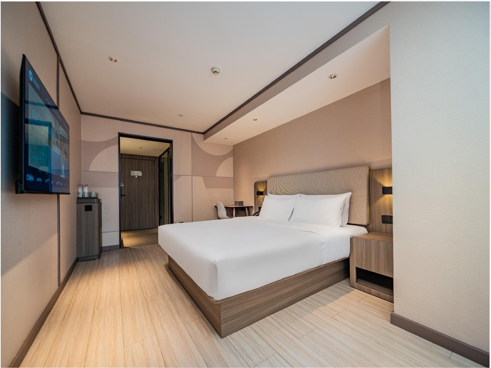 Business Queen Bed Room