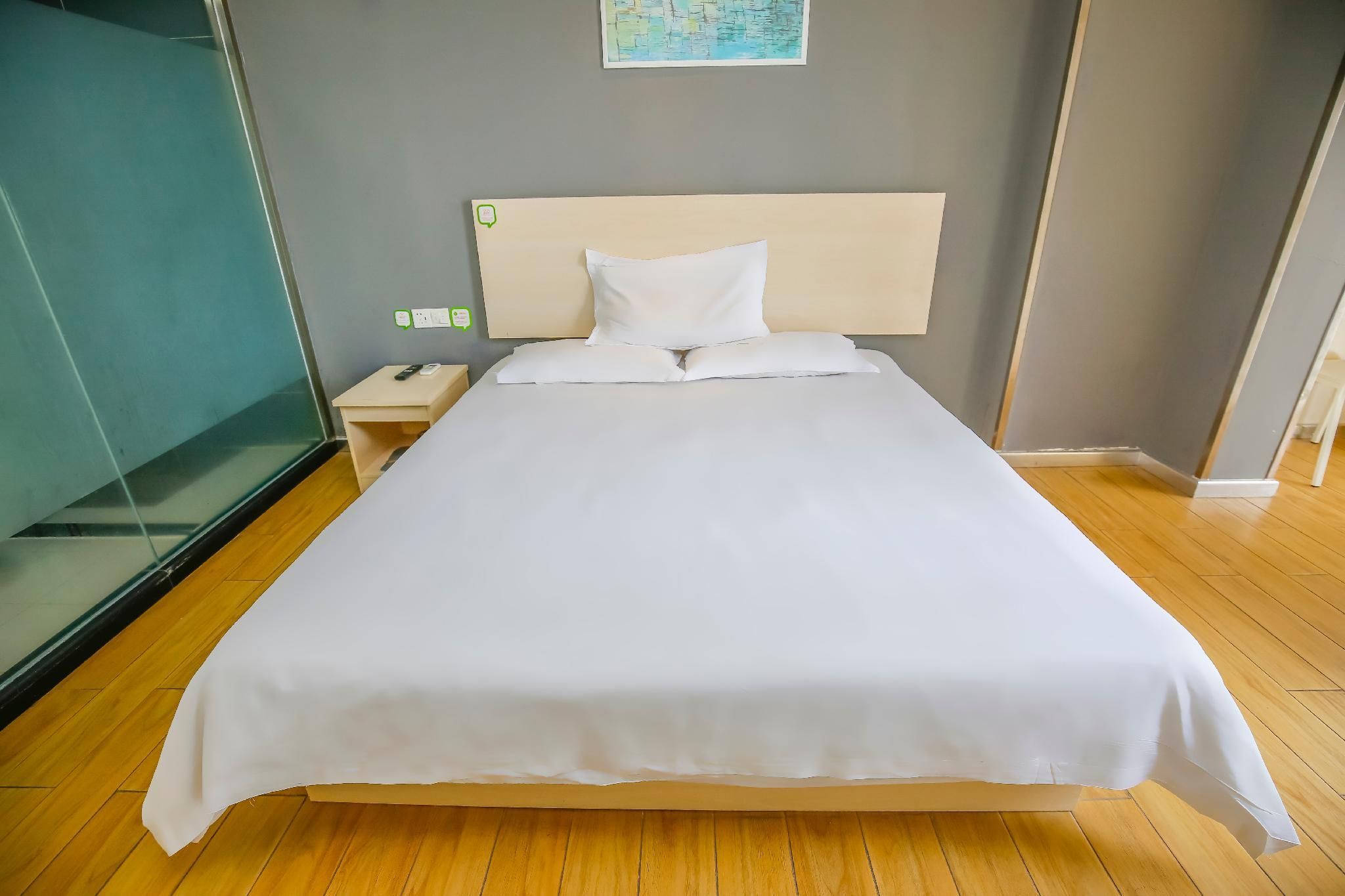 Queen Room A